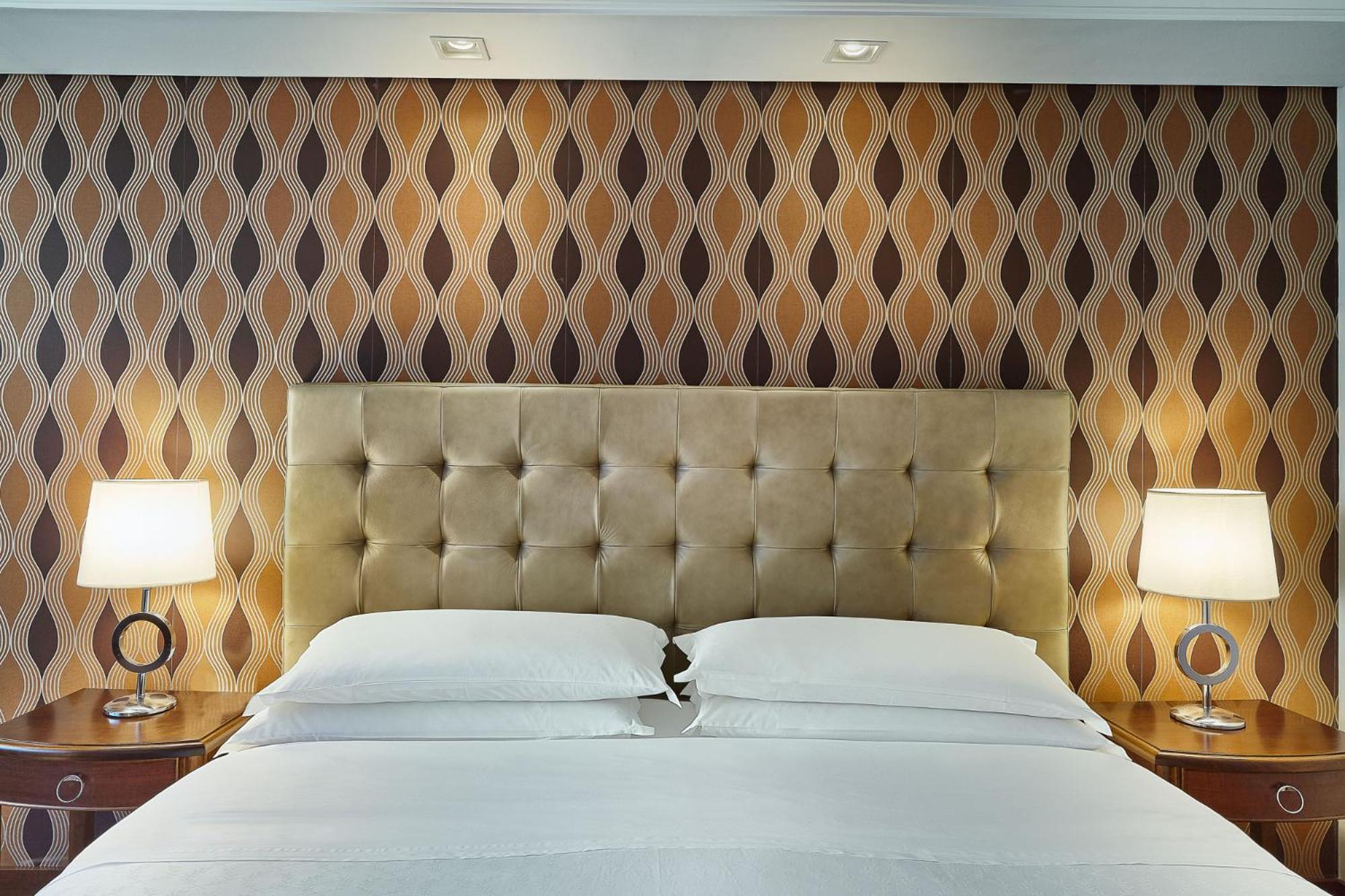 Superior King Room - Photo 22
