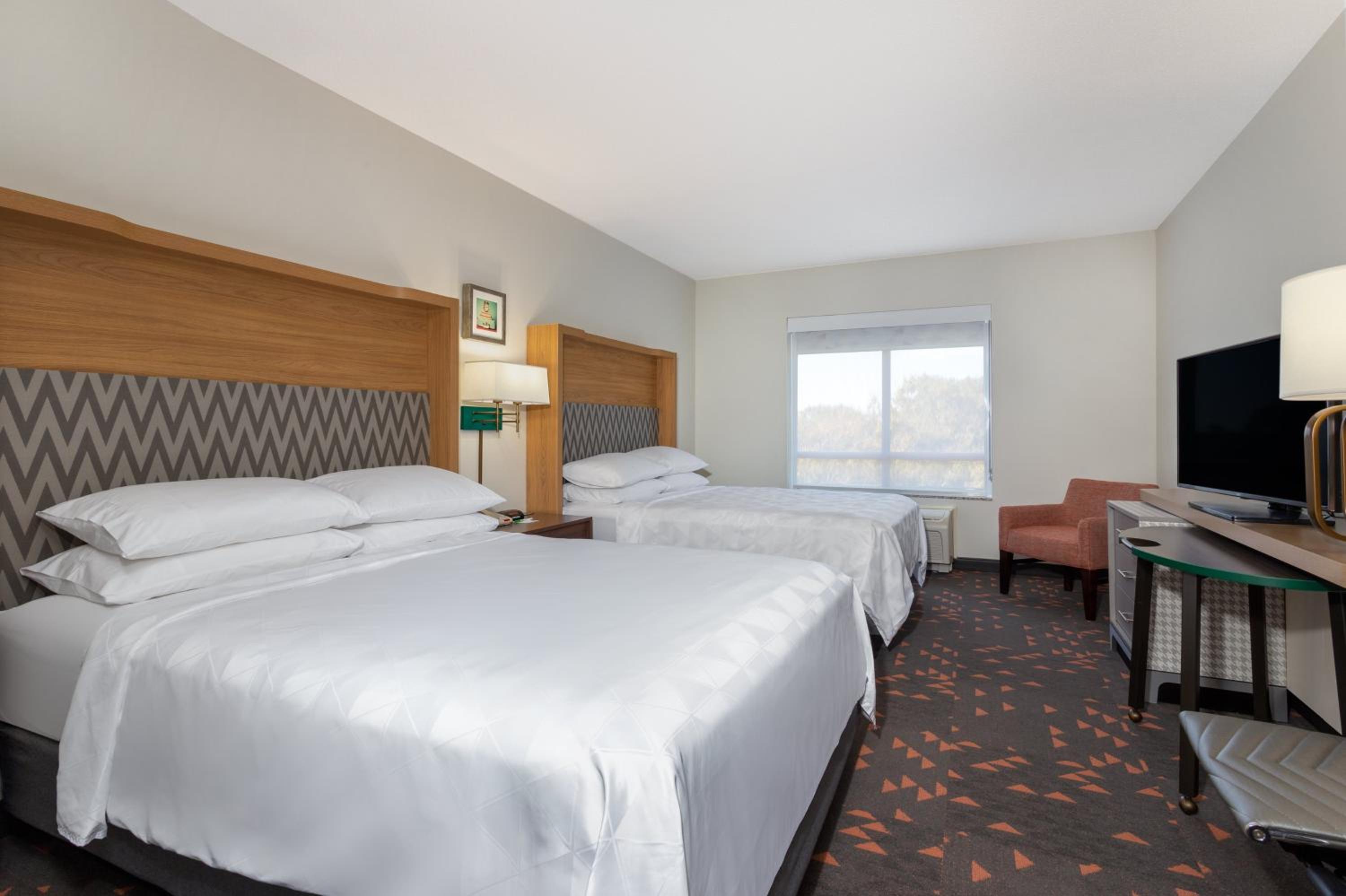 Standard Room with Two Queen Beds photo 2