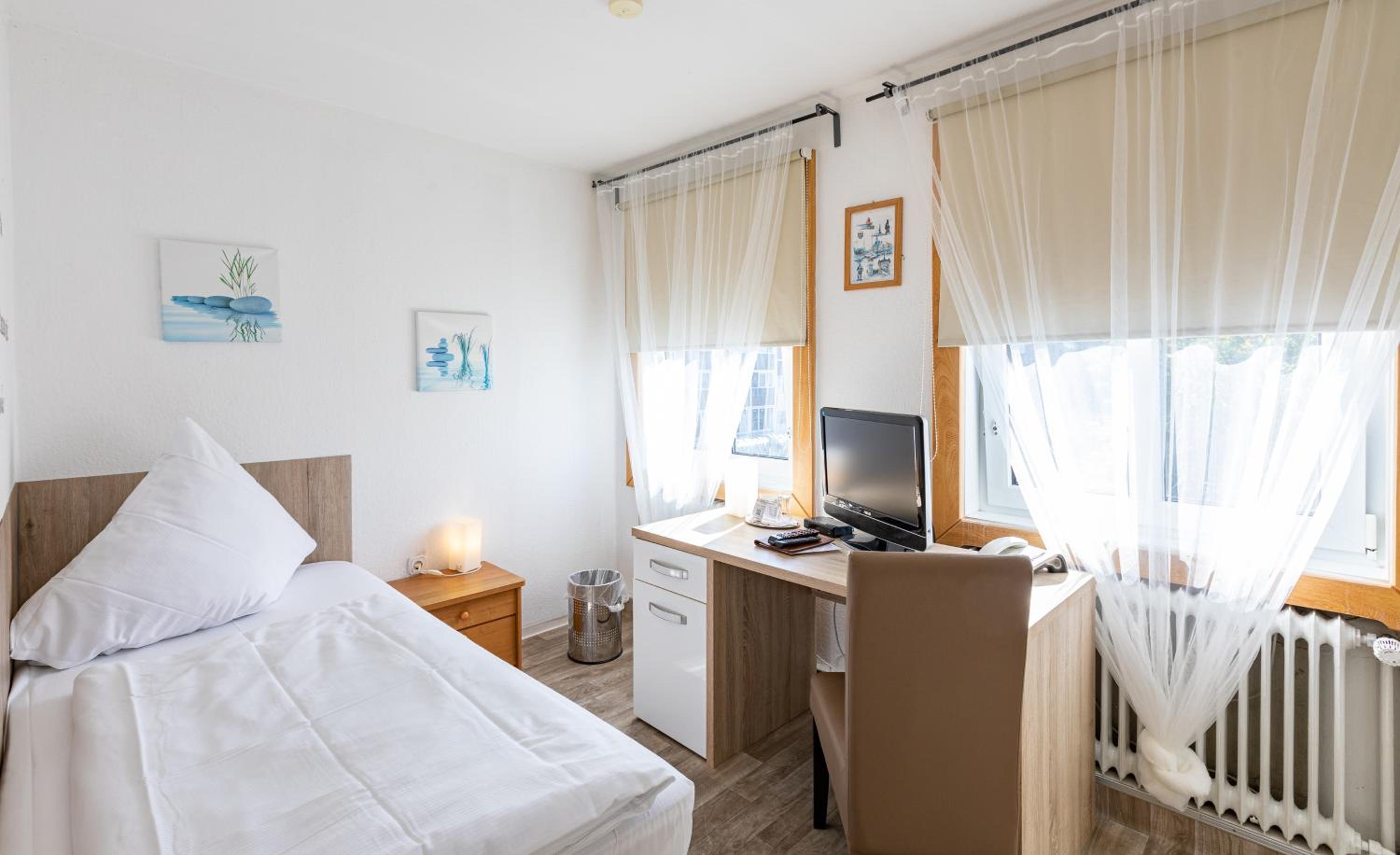 Single Room photo 2