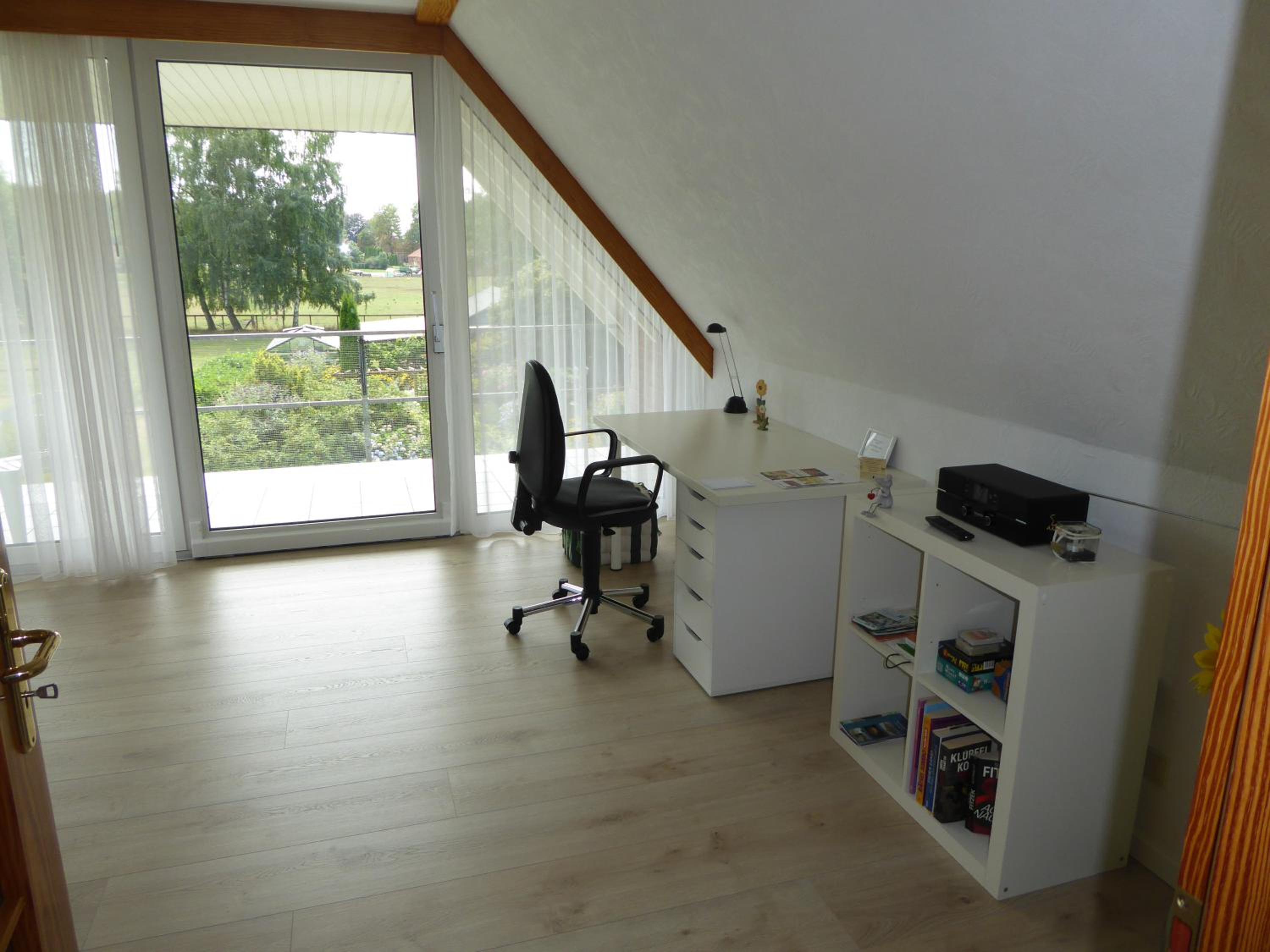 Apartment with Balcony photo 3