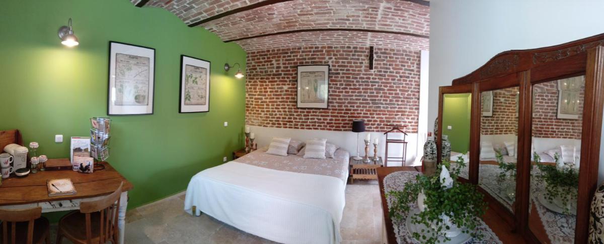 Double Room with Private Bathroom photo 2