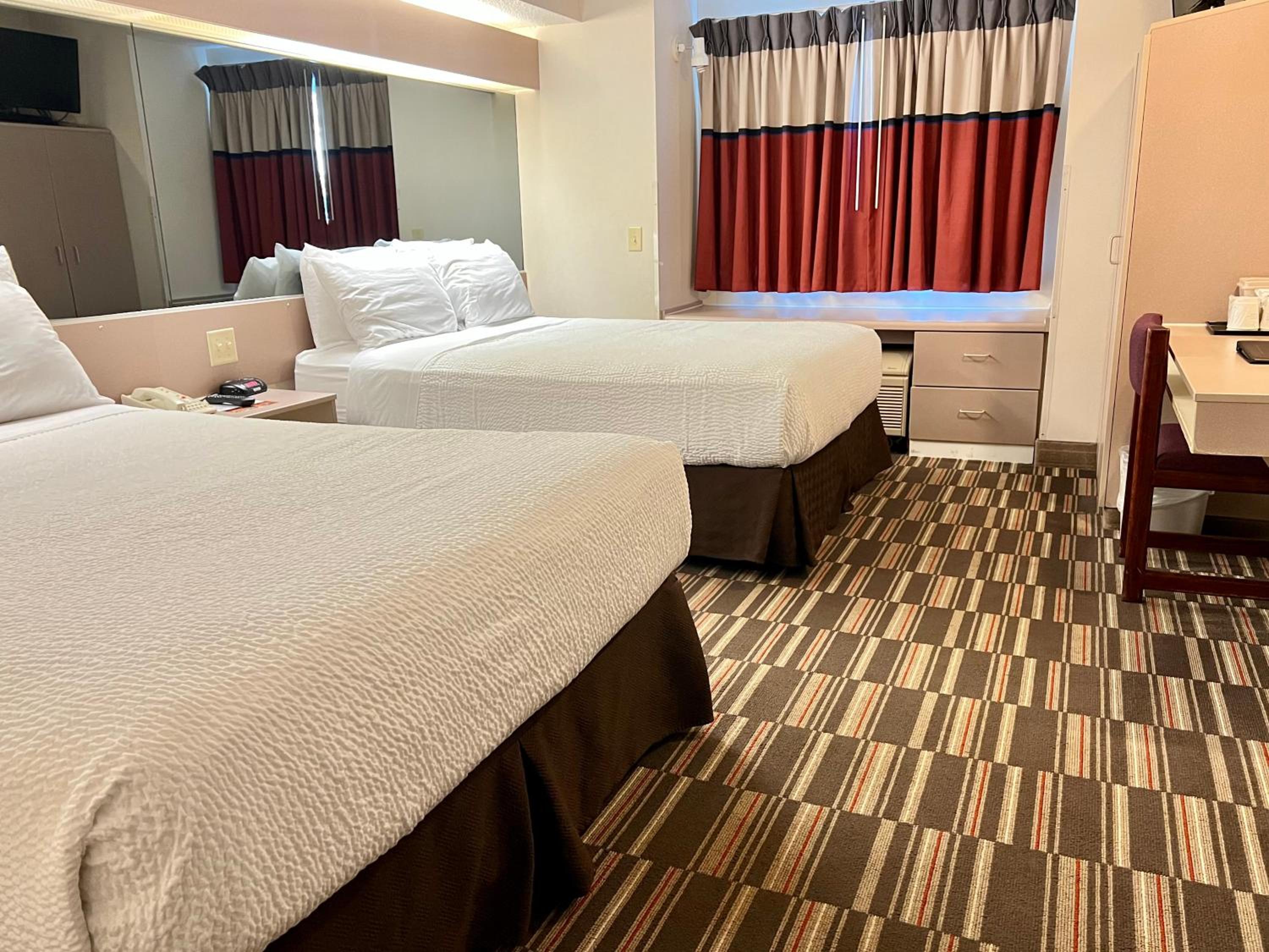 Queen Room with Two Queen Beds - Non-Smoking - Photo 1