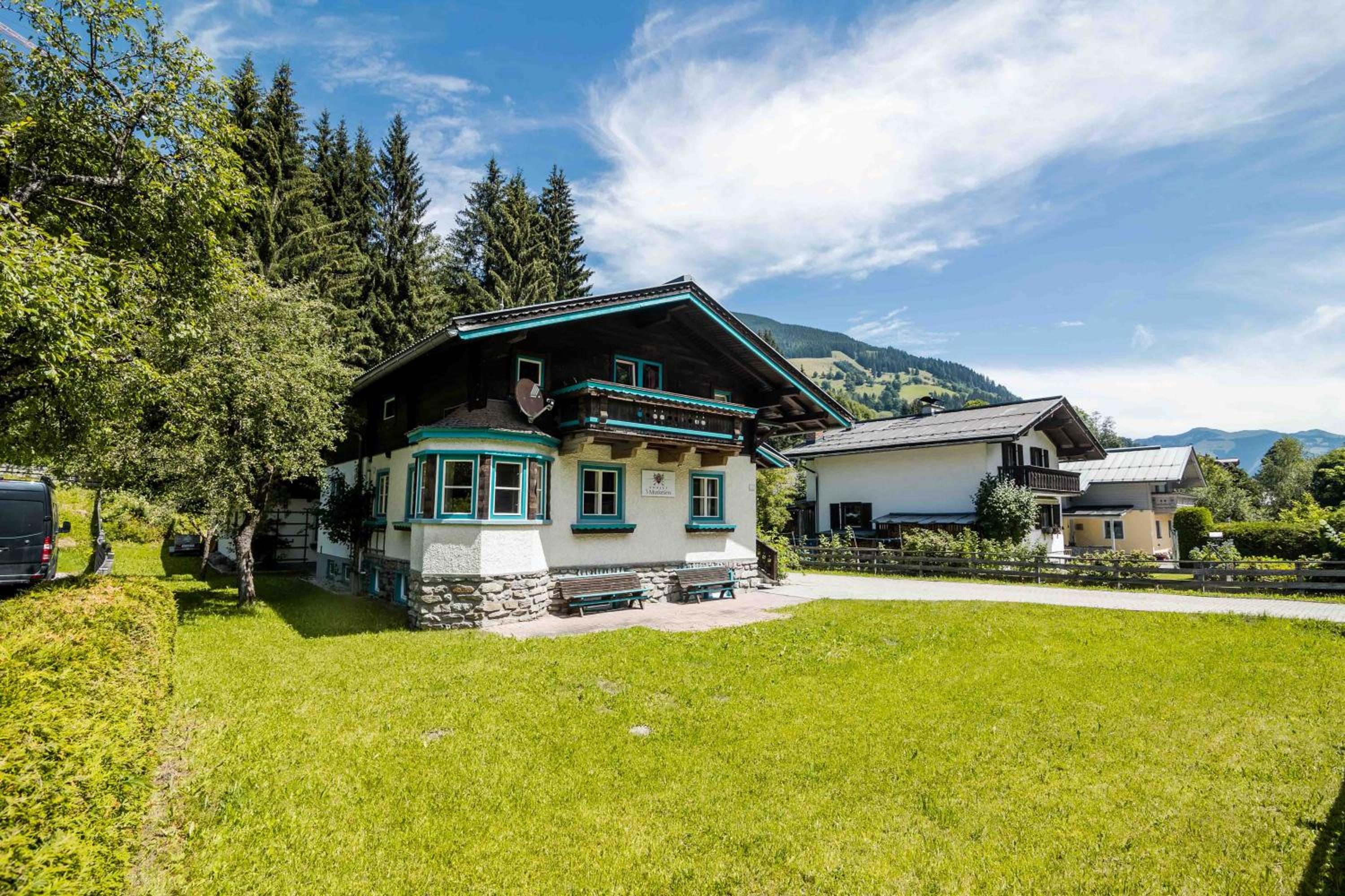 Three-Bedroom Chalet photo 2
