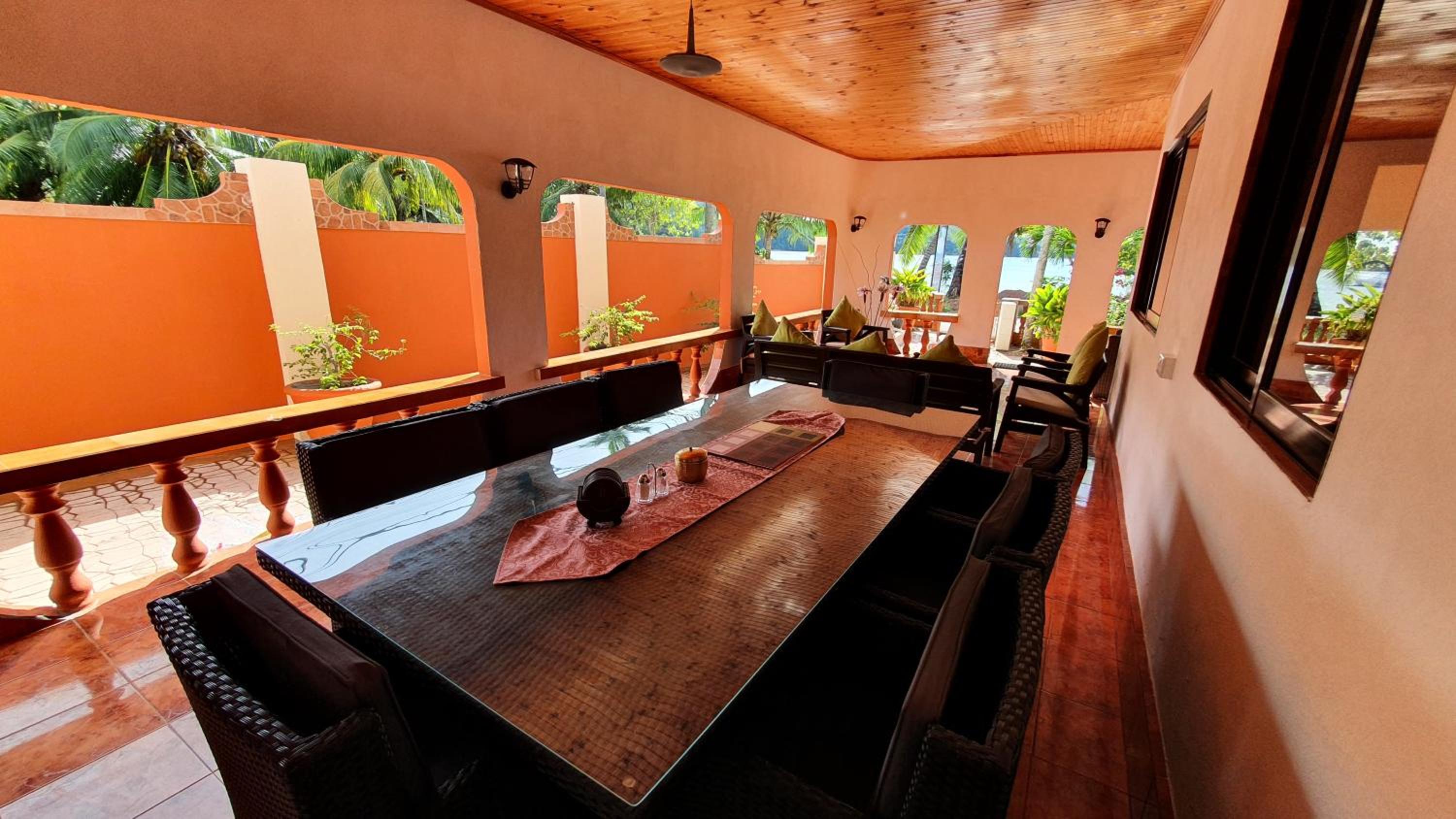 Villa photo 2