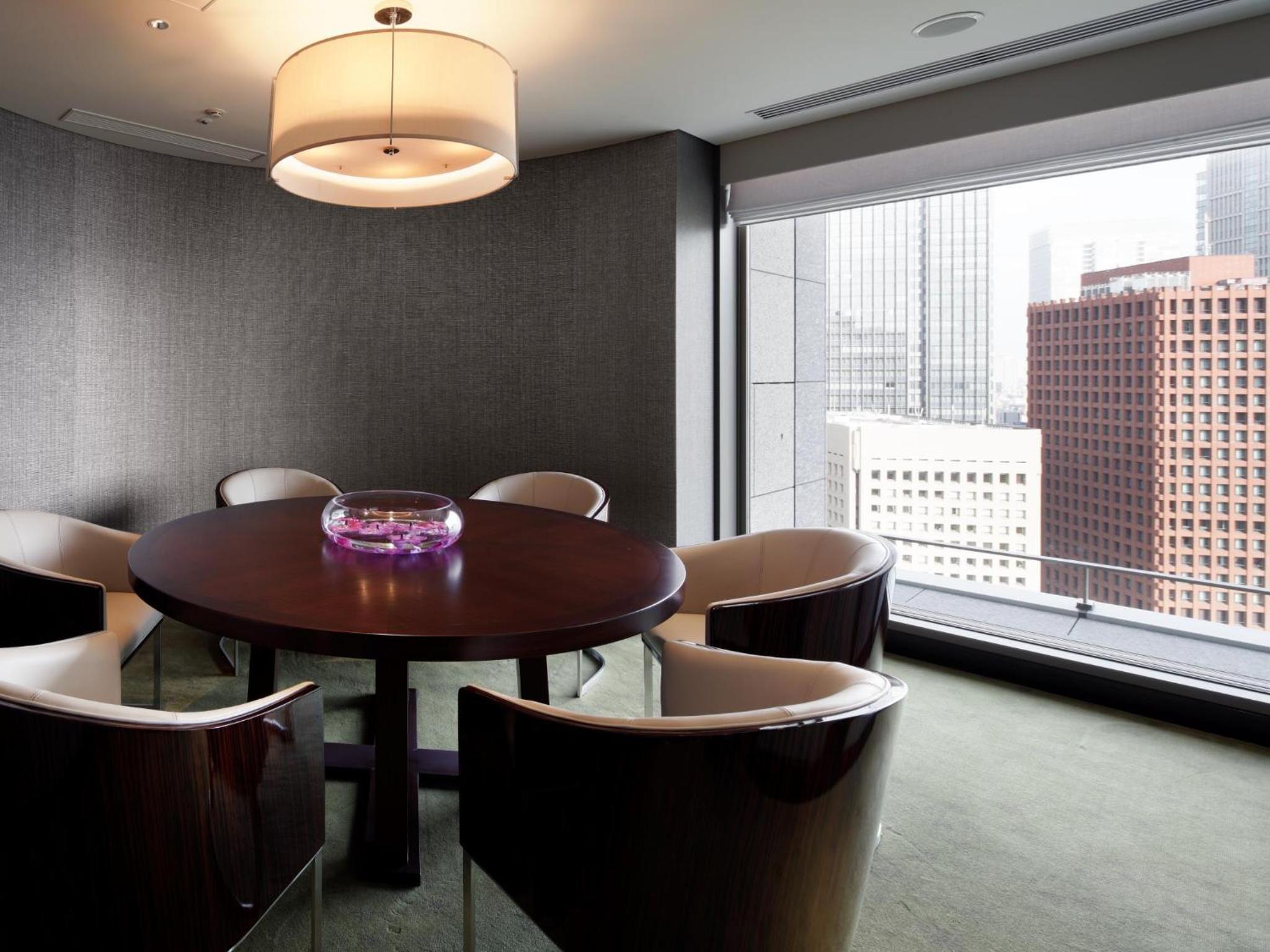 Club Deluxe King Room - Photo 3