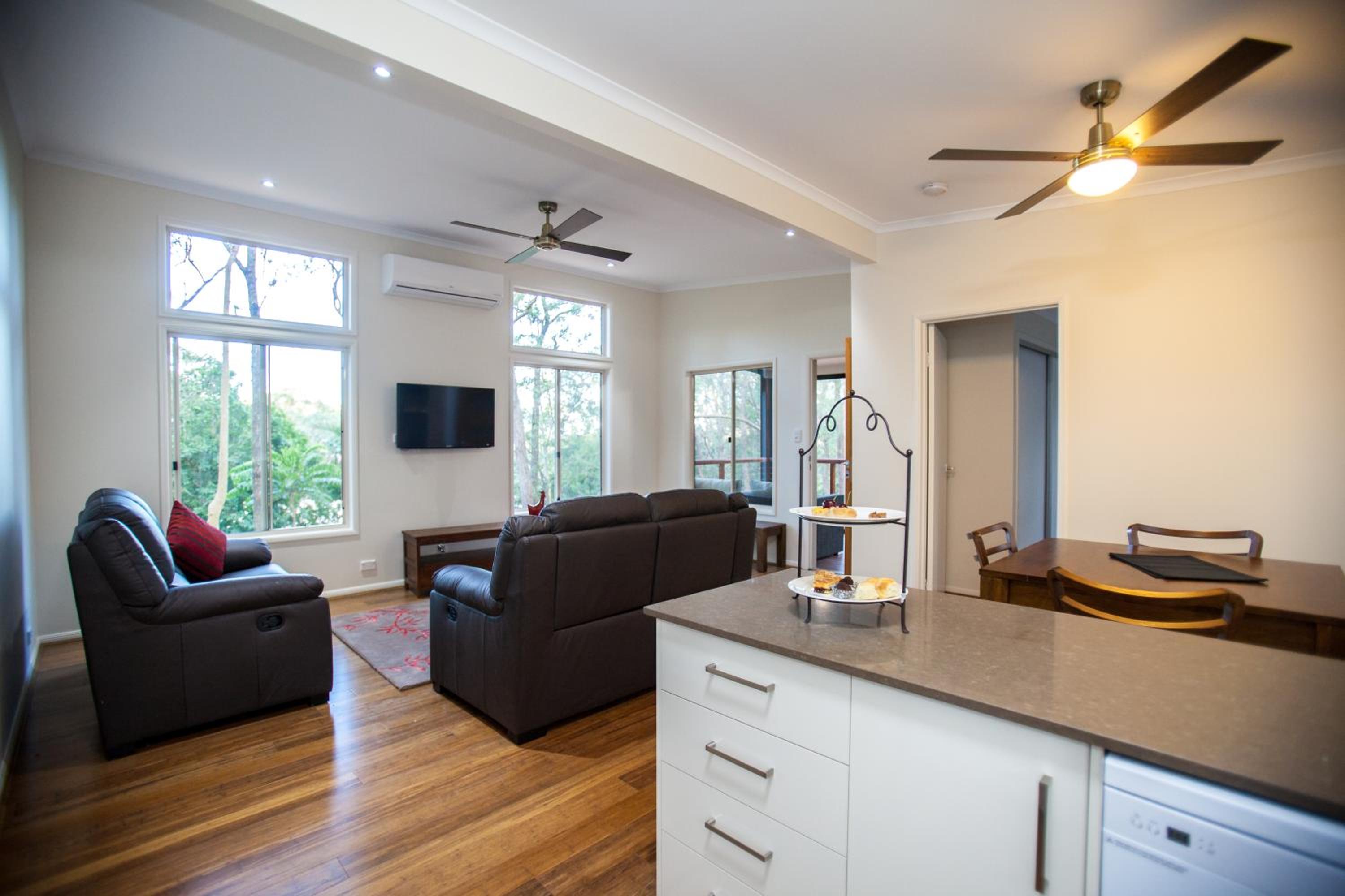 Two-Bedroom Family Cottage - Pet Friendly photo 2