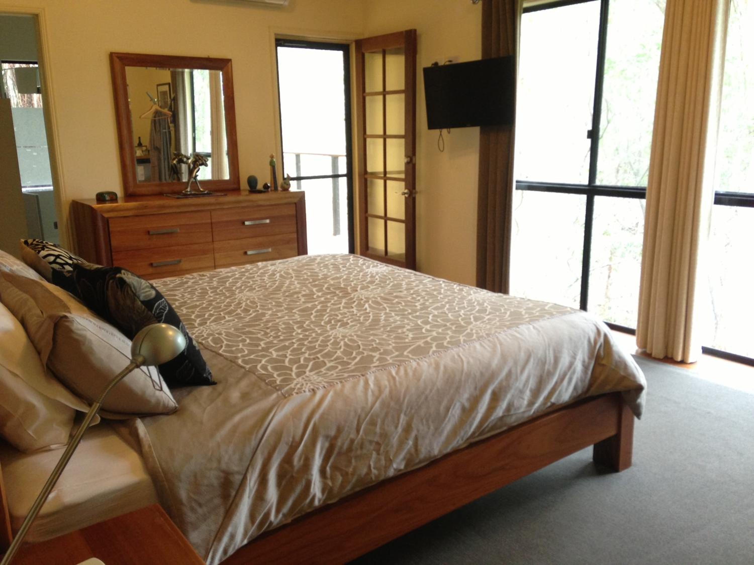 Superior Hotel Room - No Pets & Not a Cabin photo 2