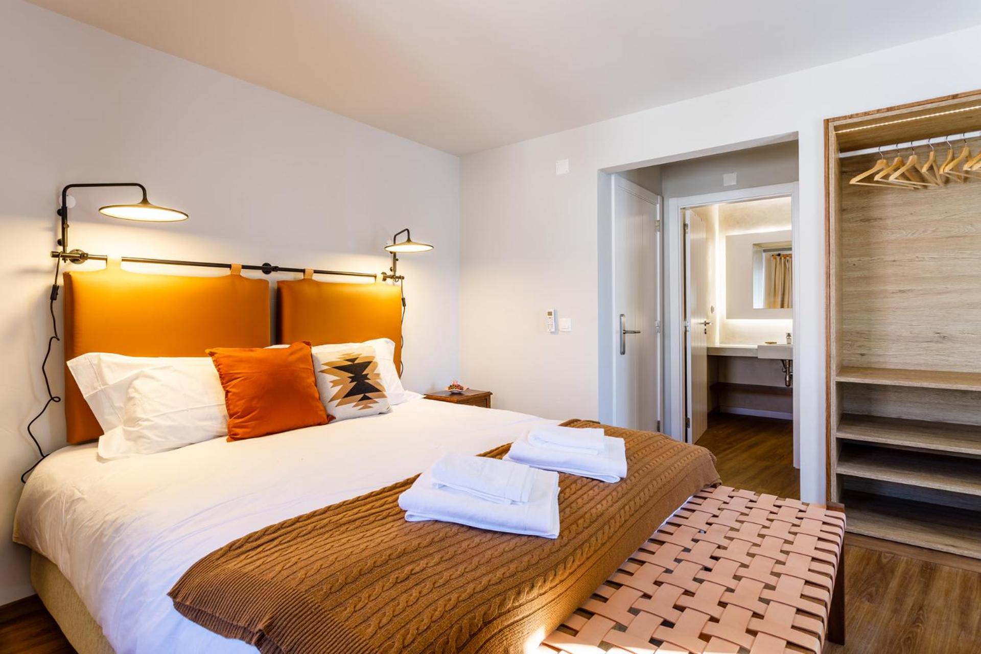 Double or Twin Room with Private Bathroom photo 3