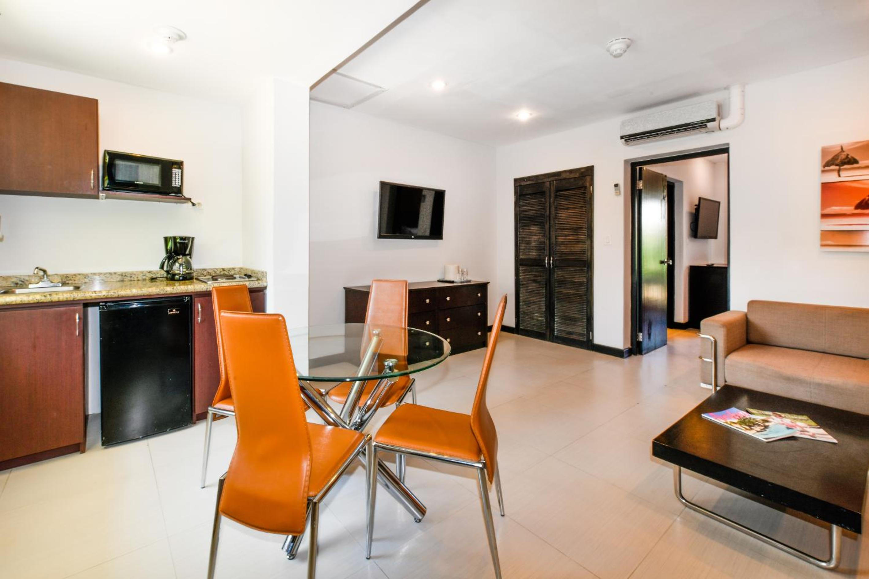 One-Bedroom Suite - Photo 1