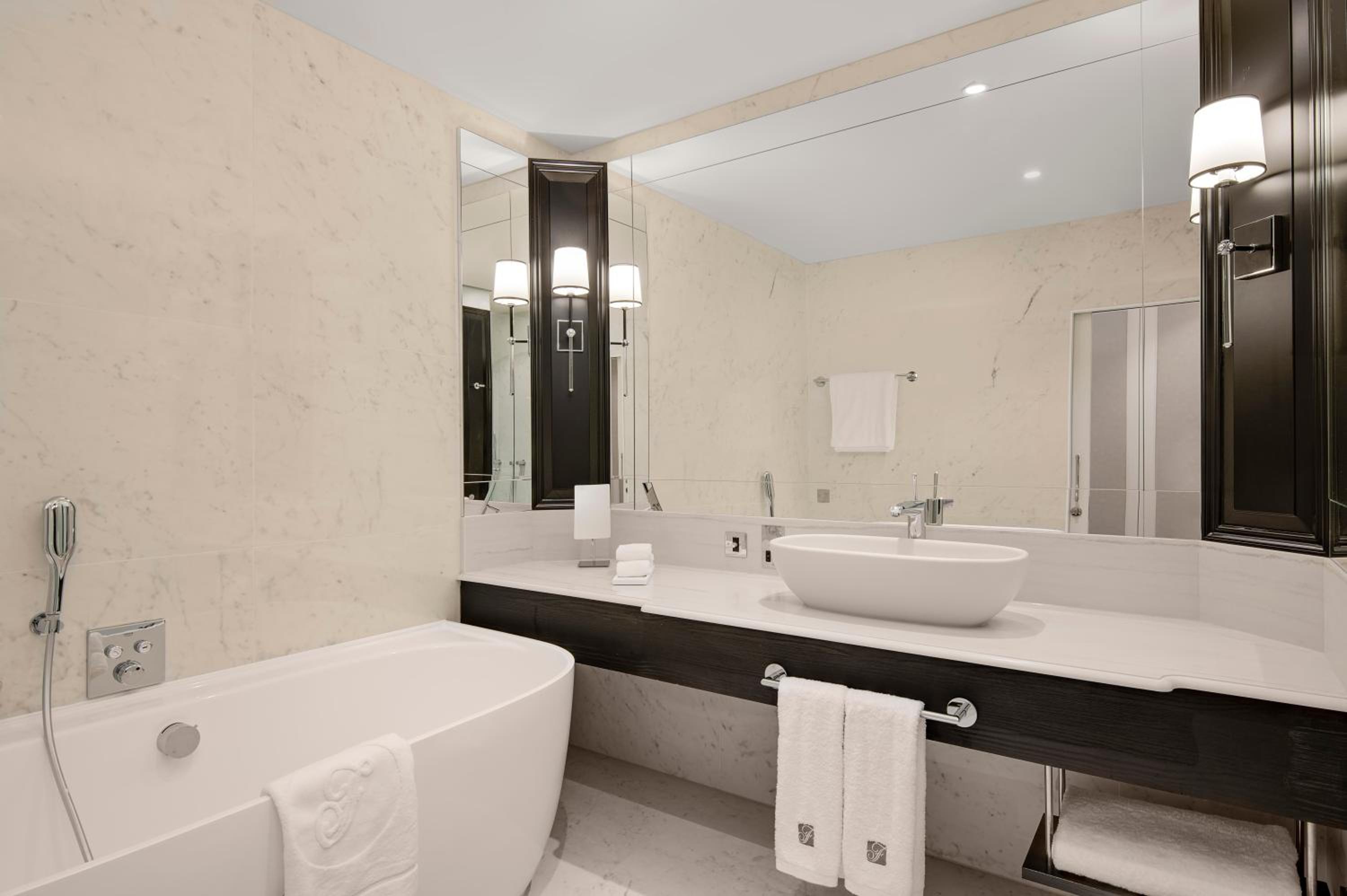 Fairmont Double Room - Photo 3