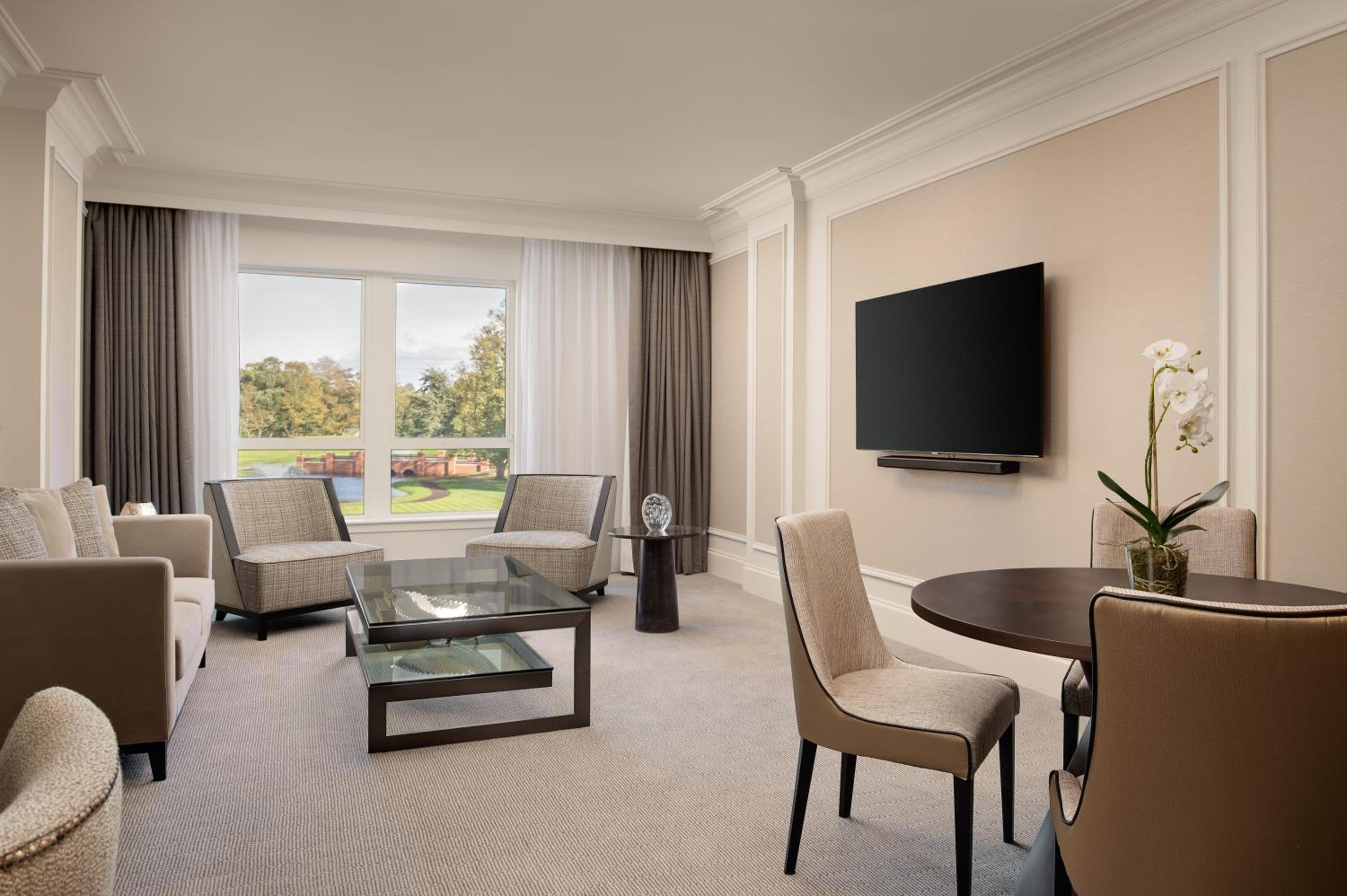 Fairmont One Bedroom King Suite - Photo 4