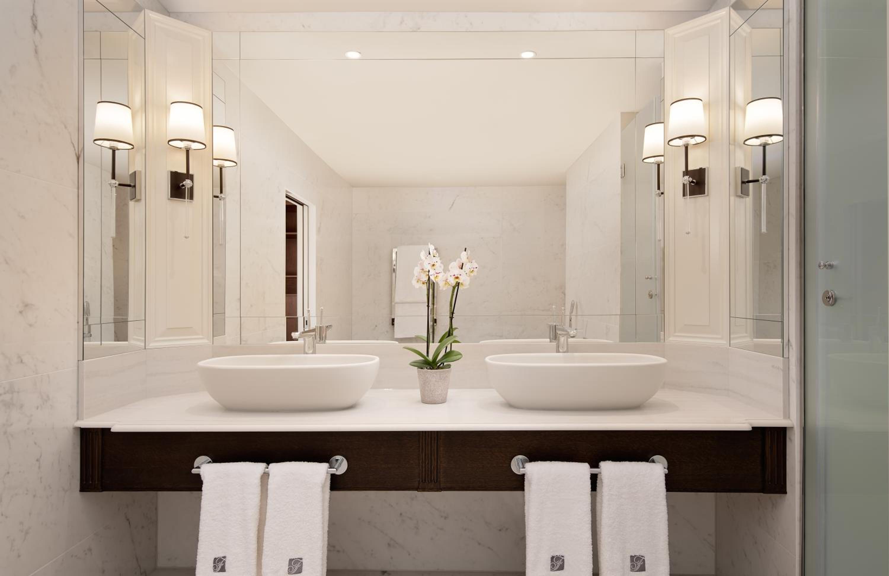 Fairmont One Bedroom King Suite - Photo 6