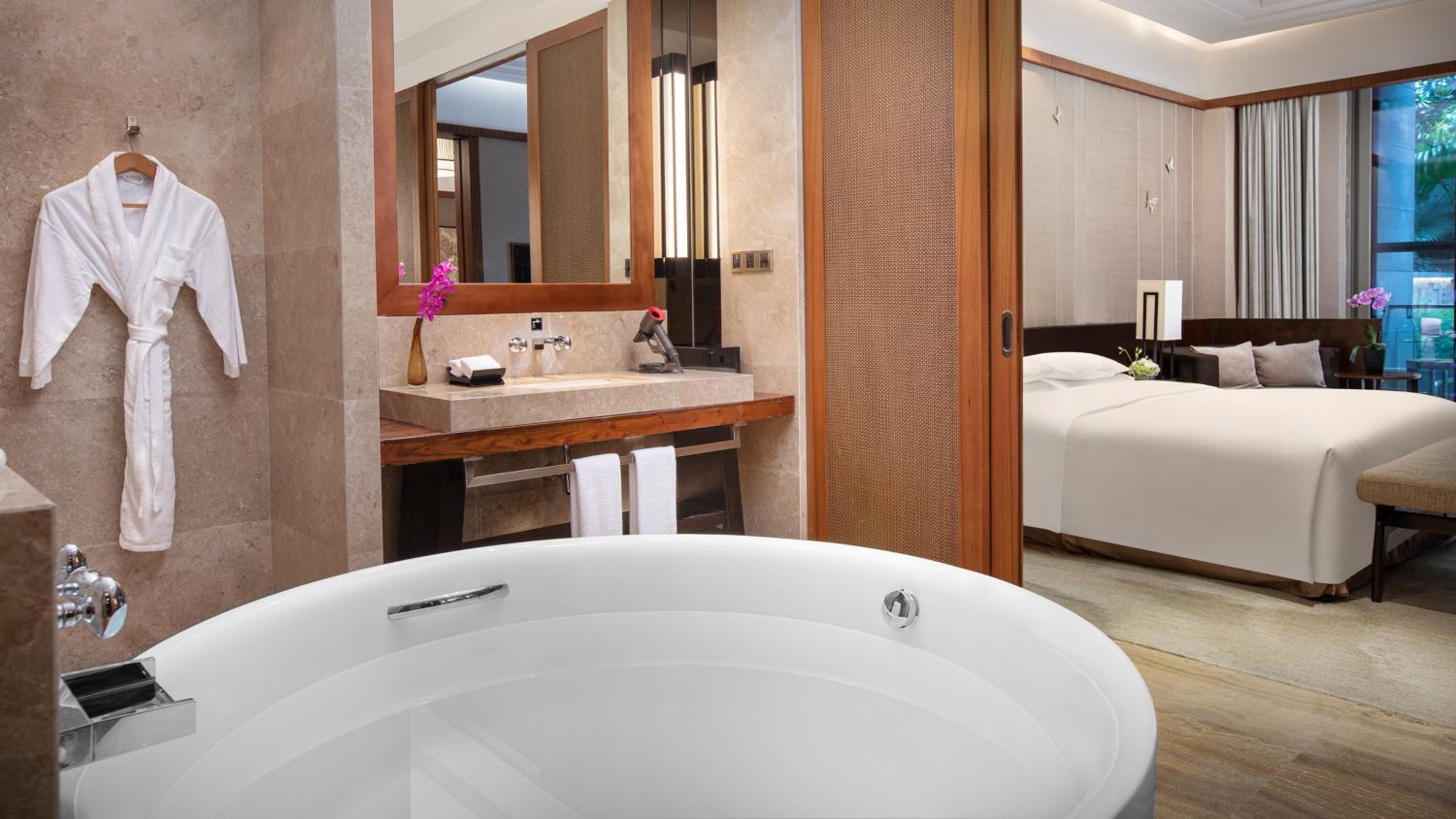 1 King One-Bedroom Suite Private Hot Spring thumbnail 5
