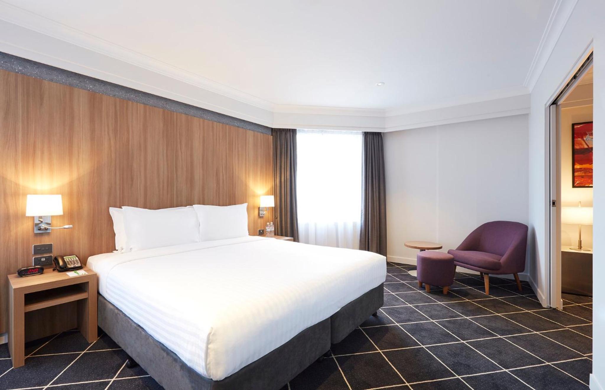 Executive Suite - Photo 1