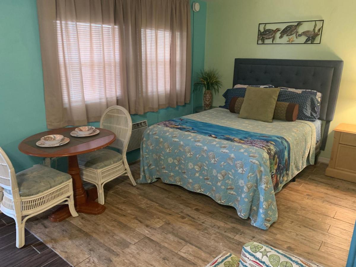 Family Room photo 3