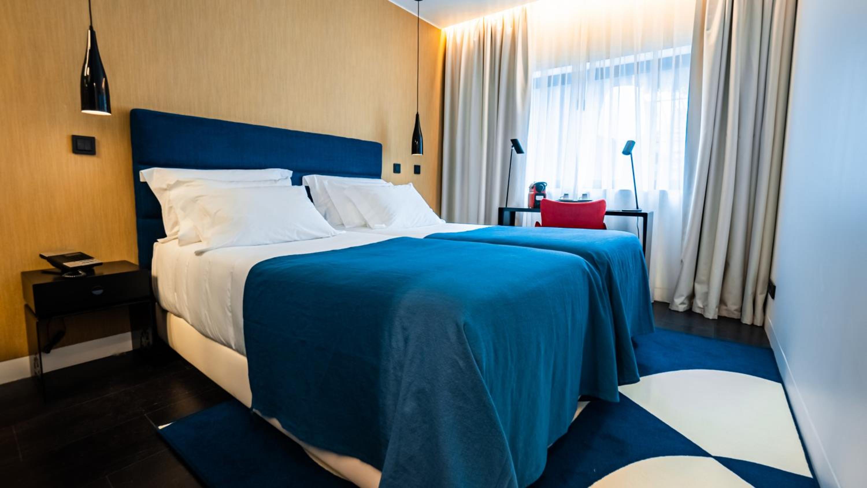 Economy Twin Room - Photo 4