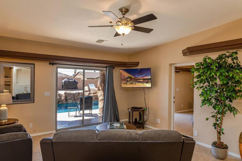 Five-Bedroom House photo 1