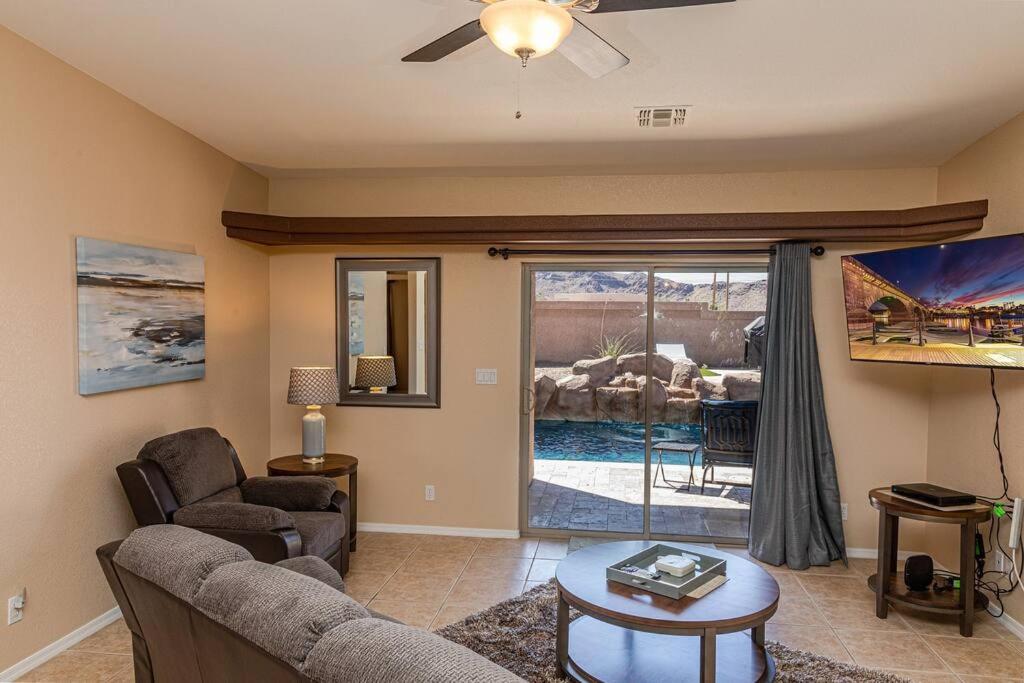 Five-Bedroom House photo 2