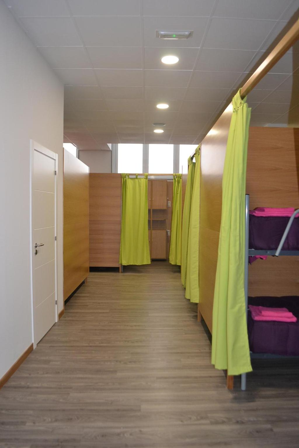 Bed in 4-Bed Mixed Dormitory Room photo 2
