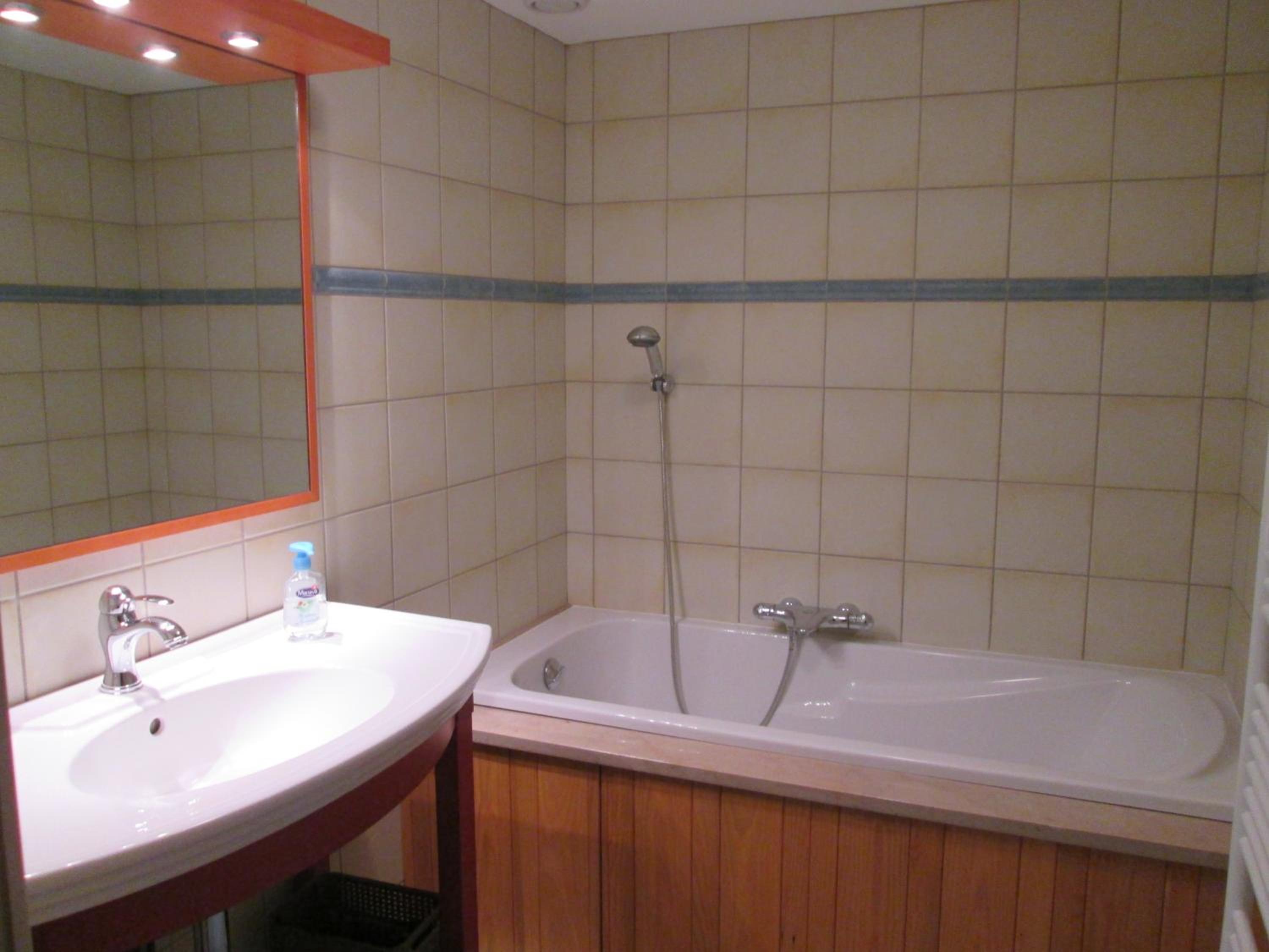 Family Room - Photo 2