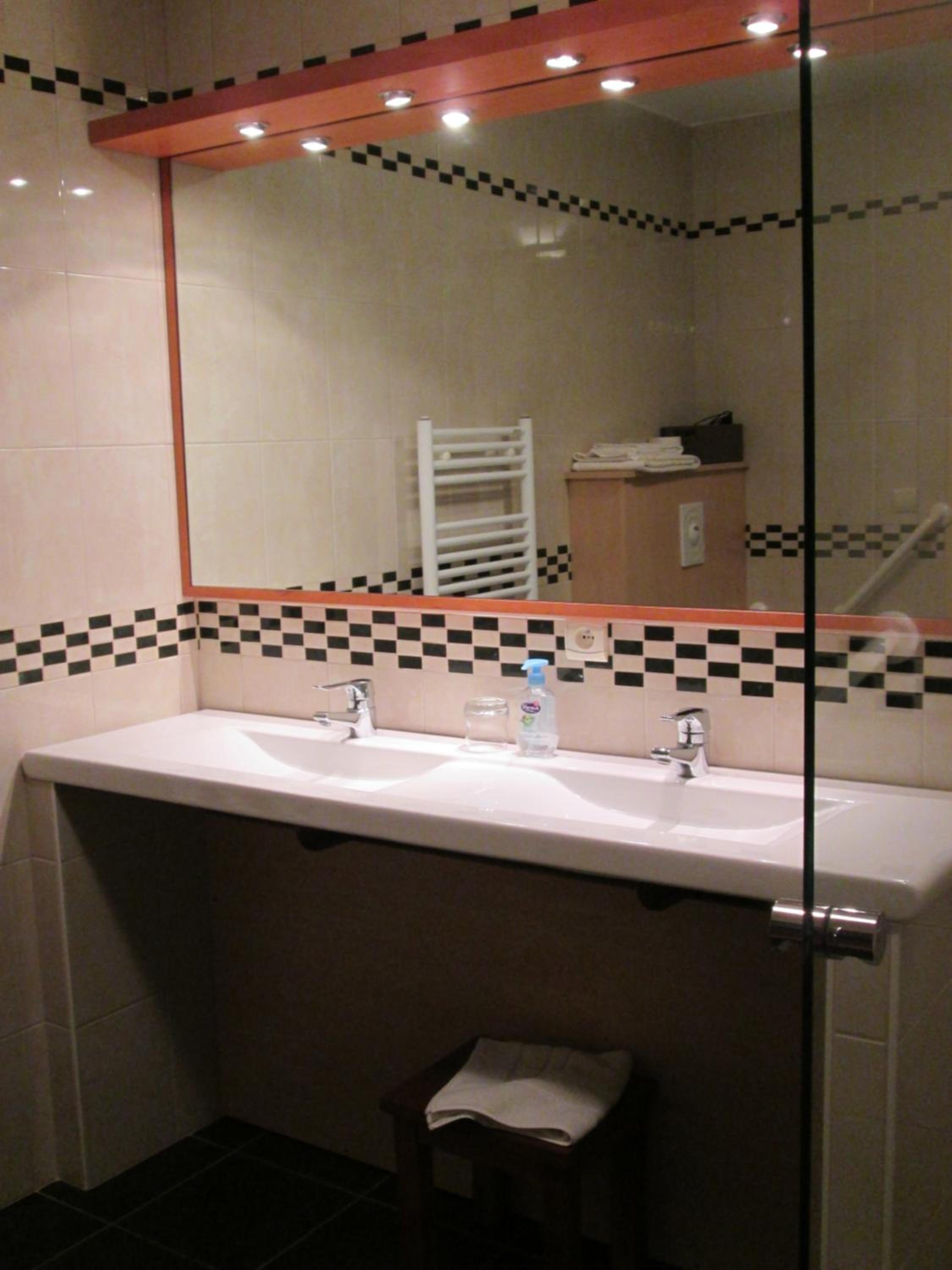 Double Room - Disability Access - Photo 1