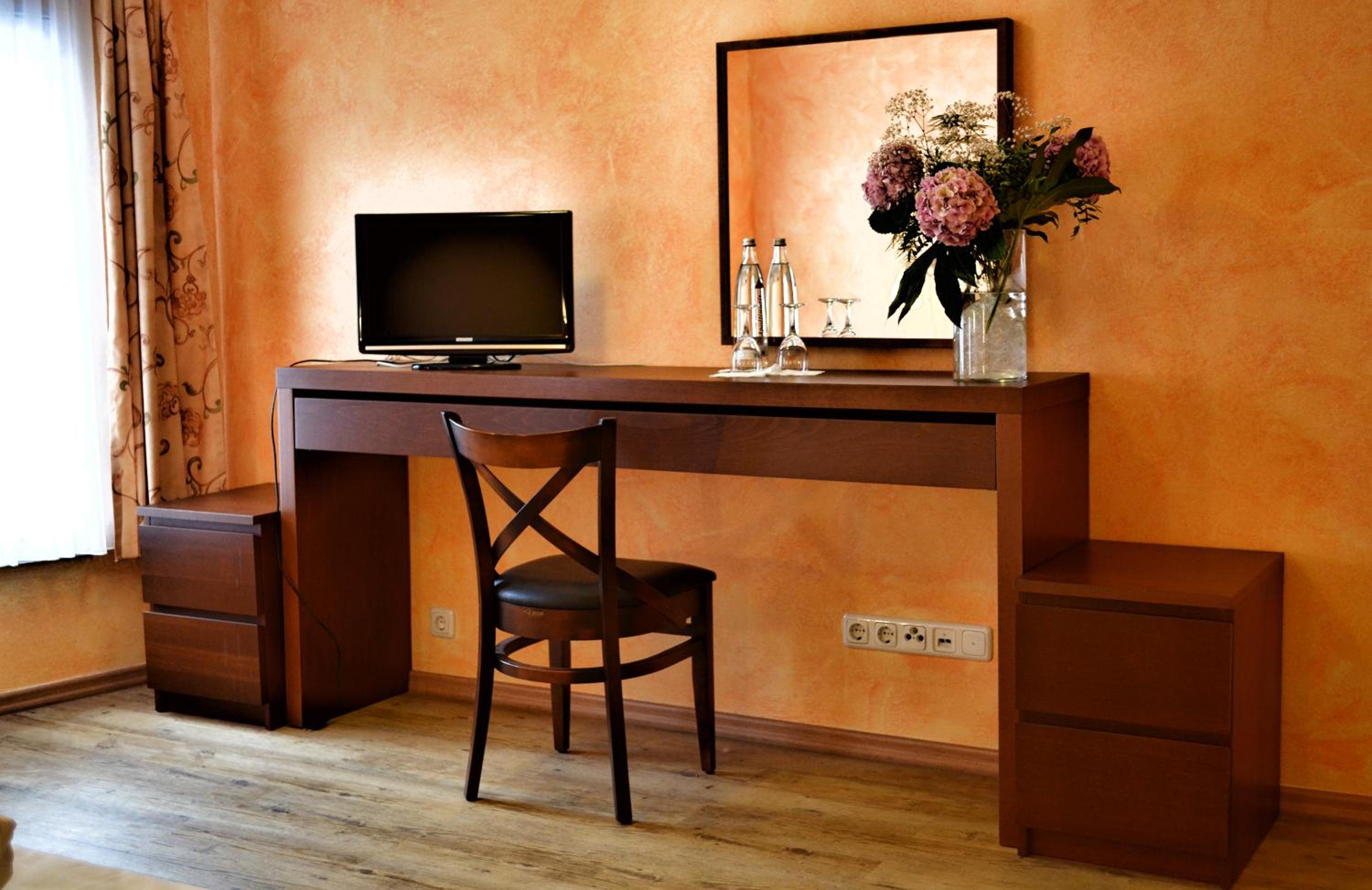 Family Room (6 Adults) photo 2