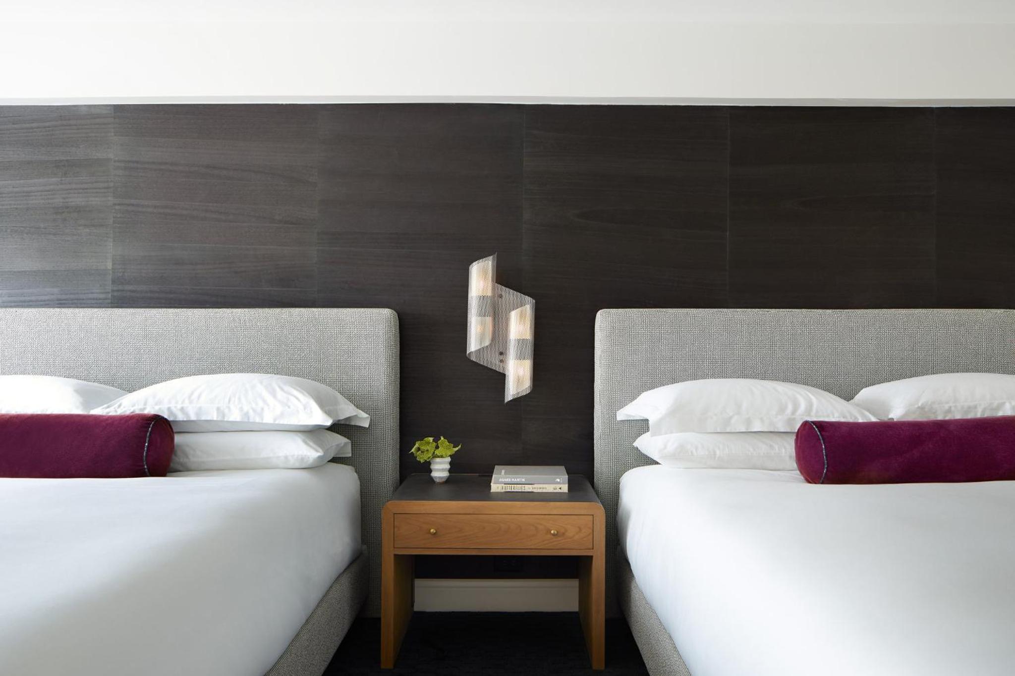 Premium Queen Room with Two Queen Beds - Photo 10