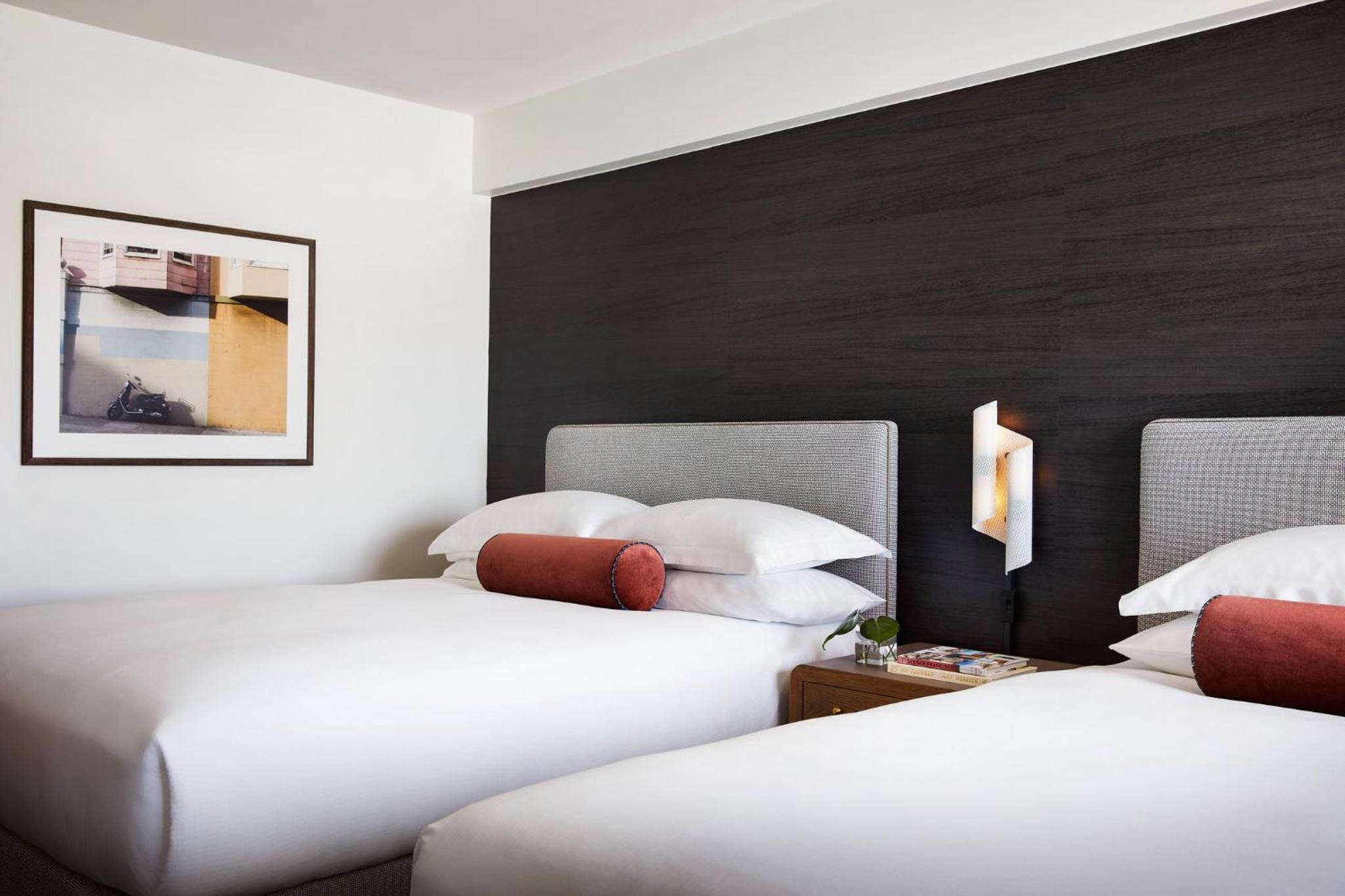Premium Queen Room with Two Queen Beds - Photo 3