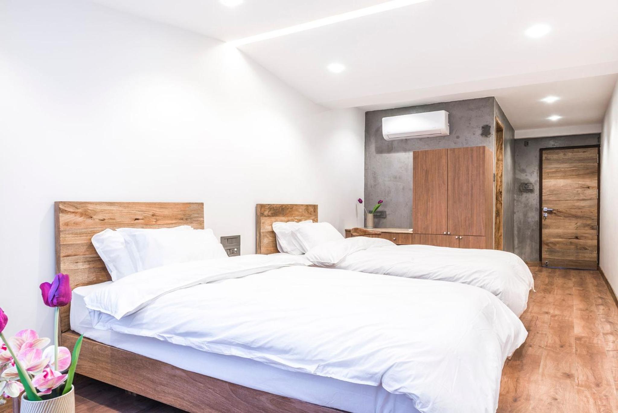 Twin Room with City View - Photo 5