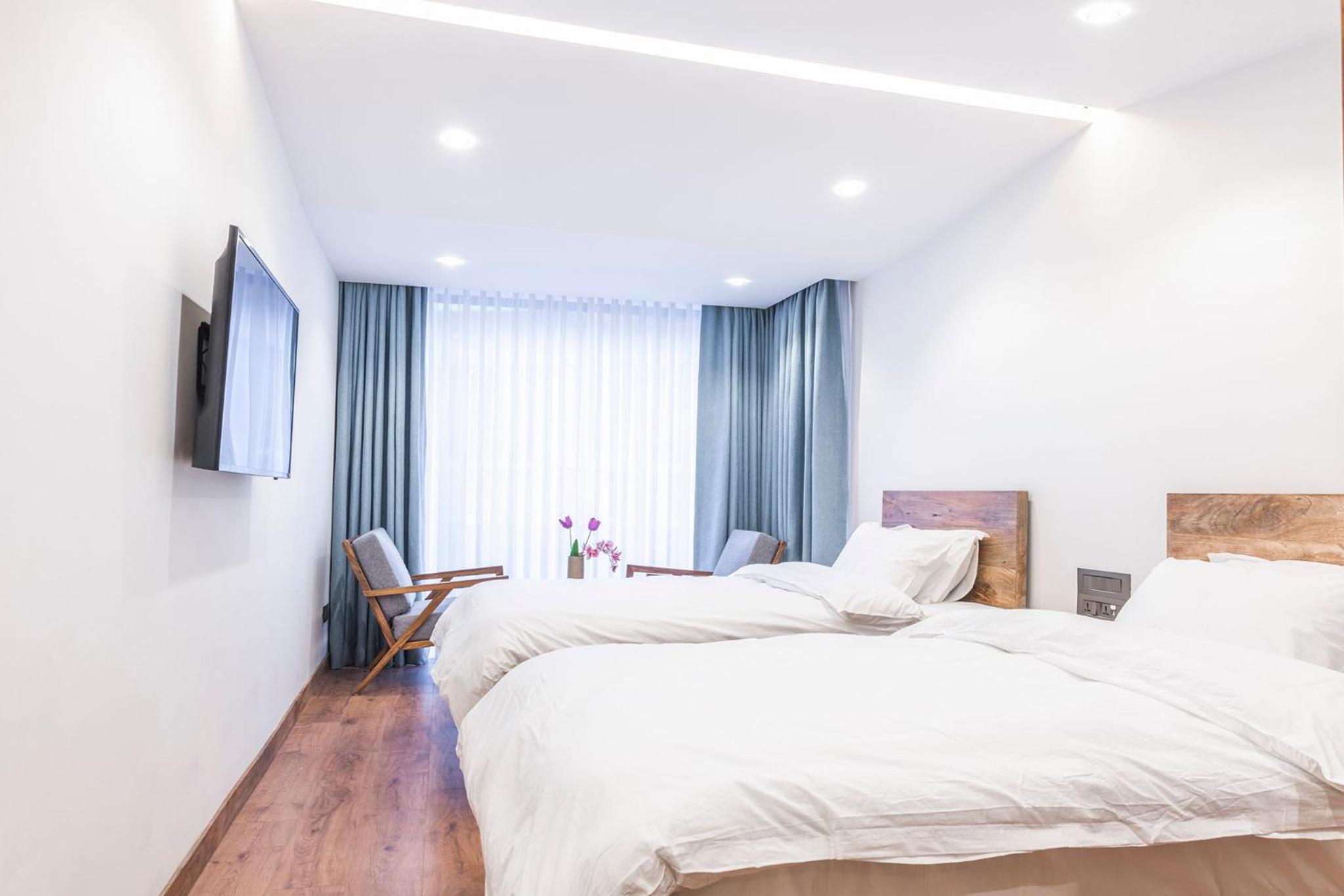 Twin Room with City View - Photo 2