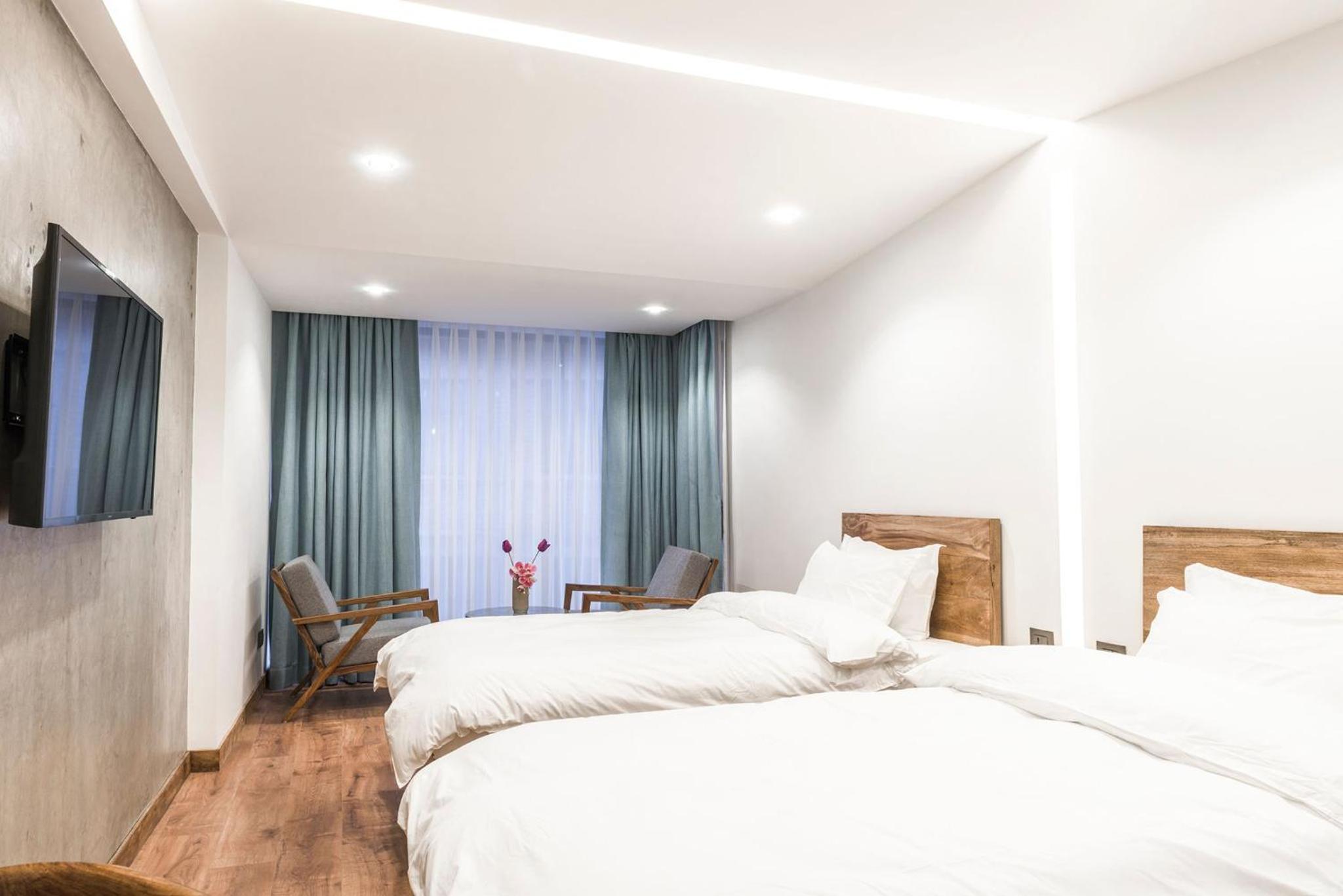Twin Room with City View - Photo 1