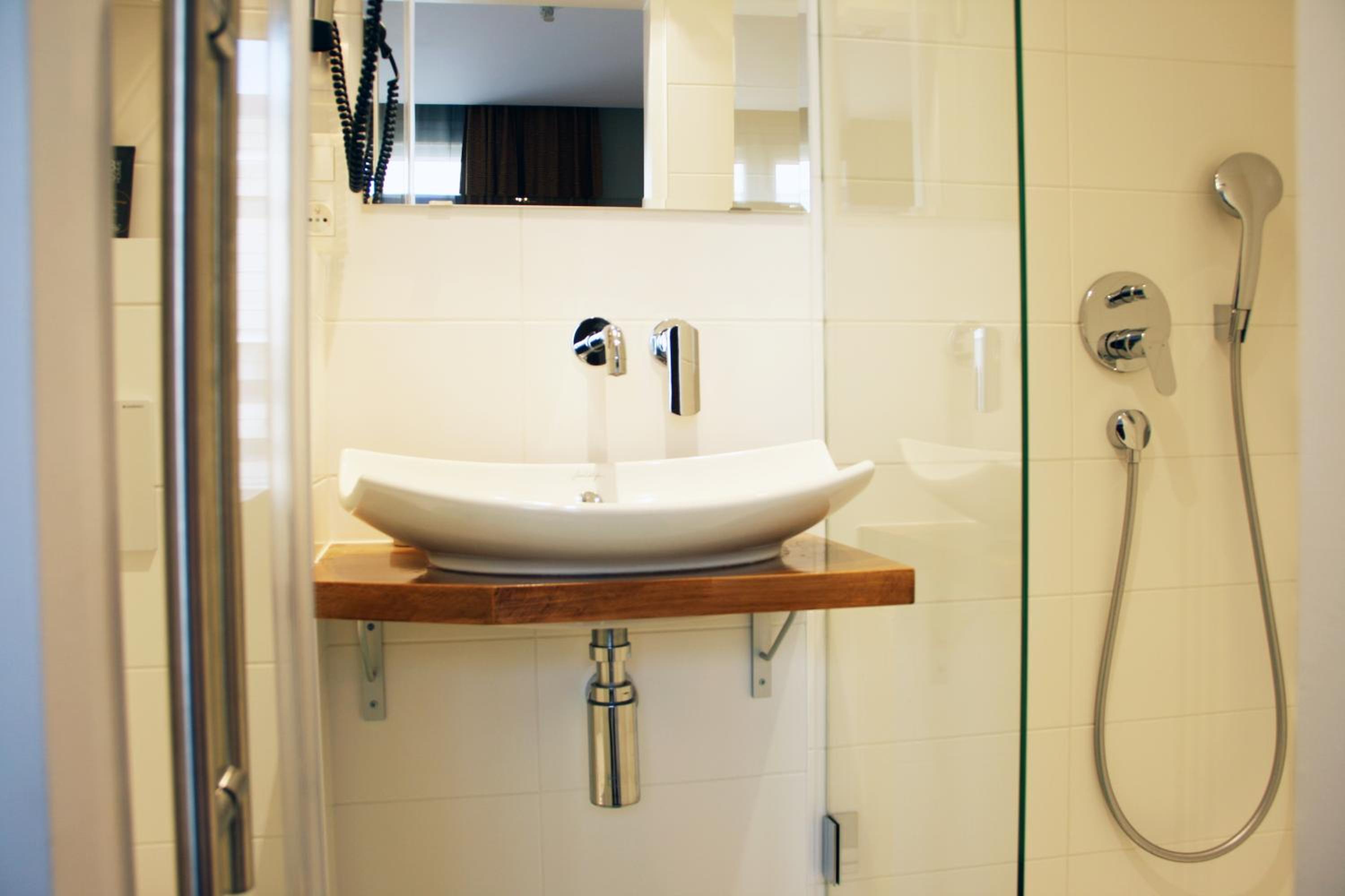 Standard Double Room - Photo 5