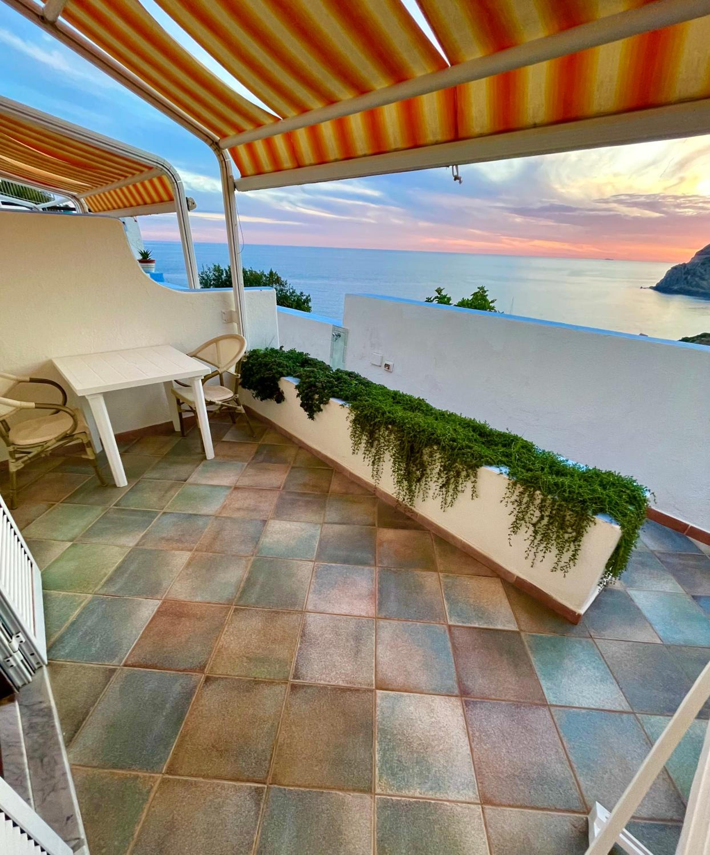 Apartment with Terrace - Photo 15