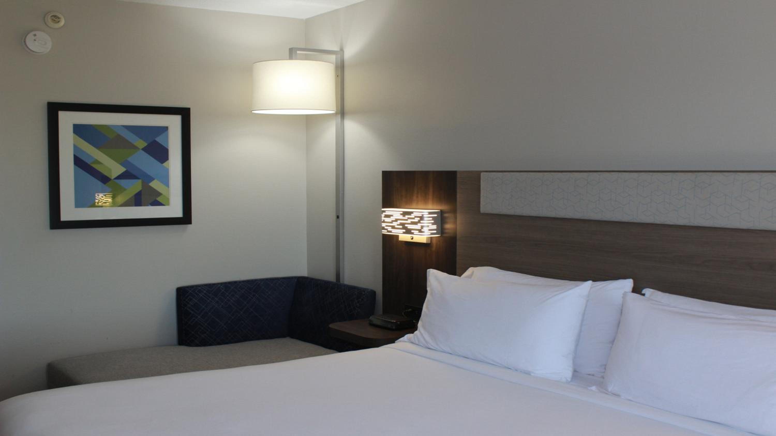 Standard King Room - Photo 2