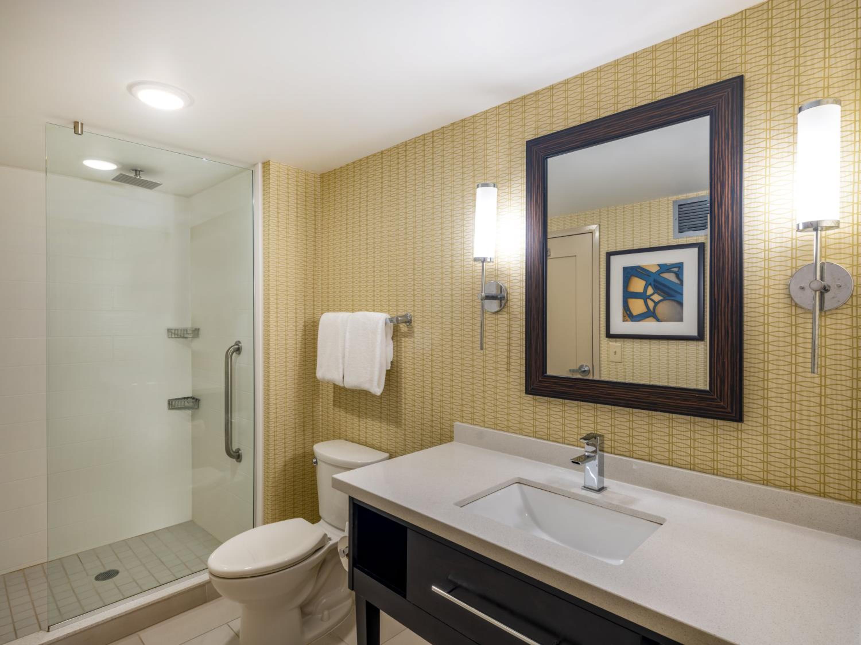 Hearing Accessible King Suite - Non-Smoking photo 3