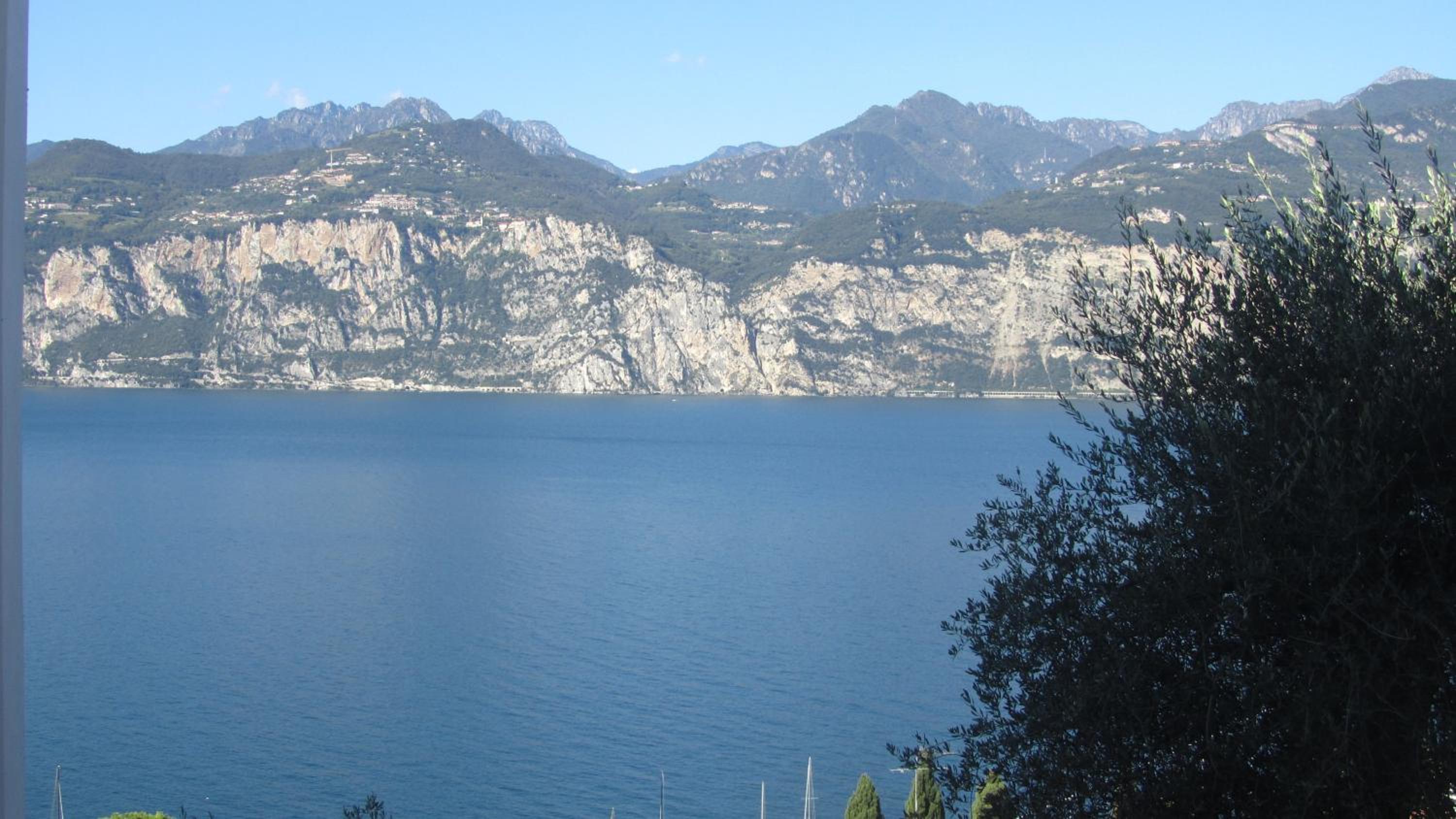 Double Room with Garden and Lake View photo 2