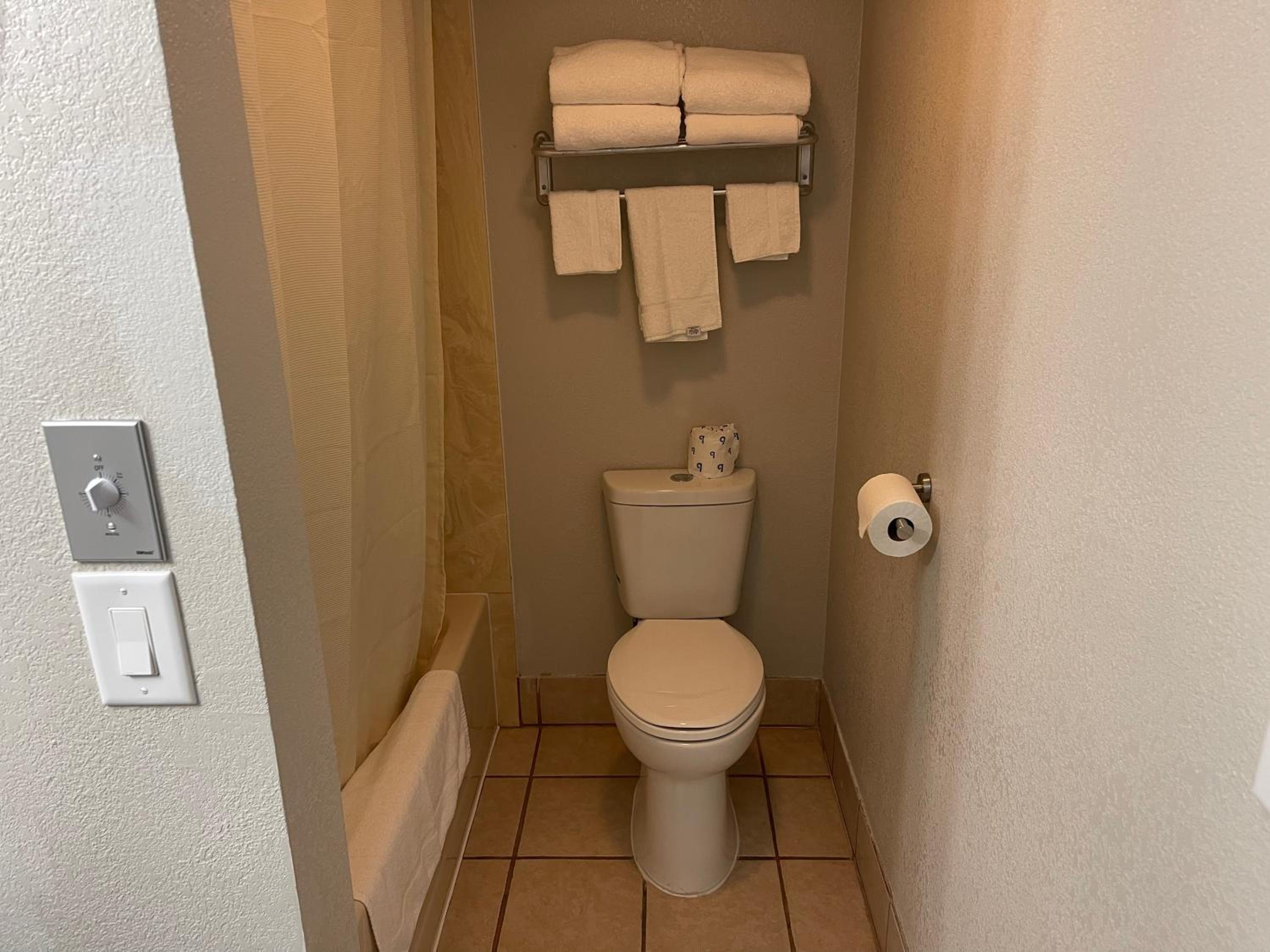 Budget Double Room - Photo 4