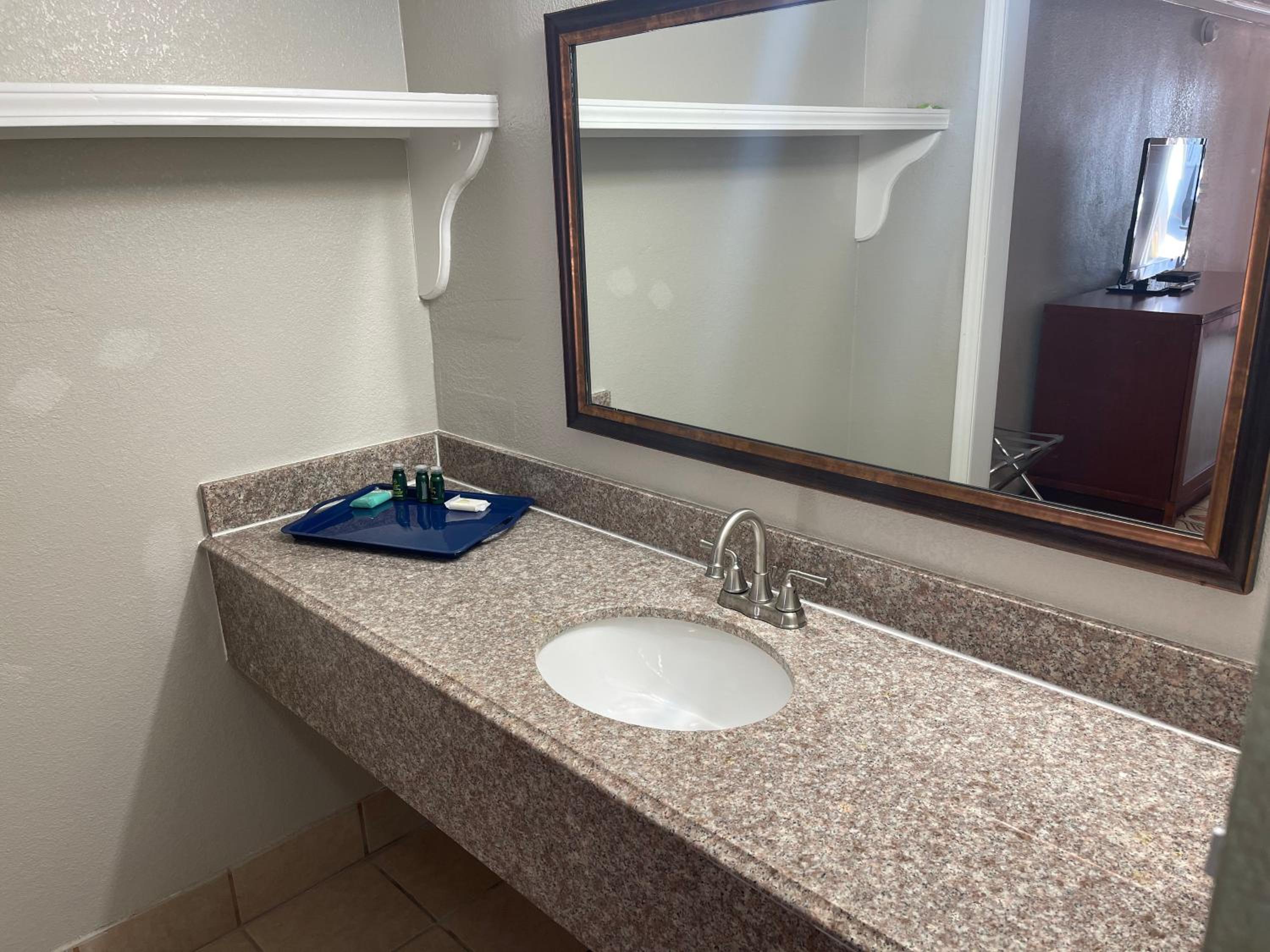Budget Double Room - Photo 2