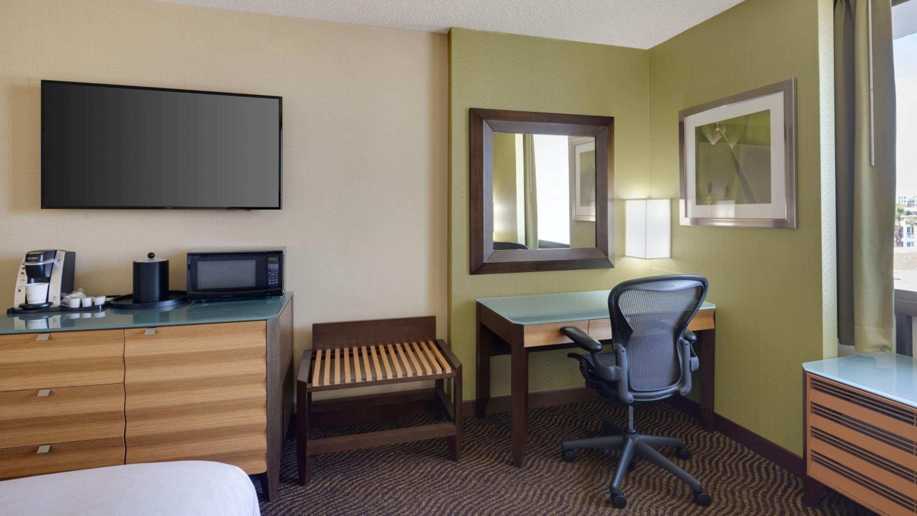 Standard King Room - Photo 8