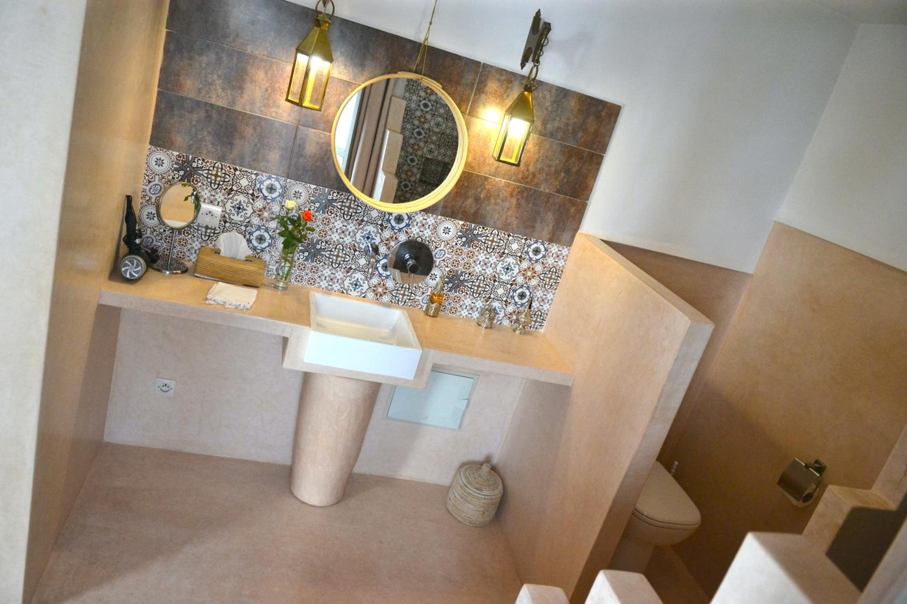 Triple Room with Private Bathroom - Photo 10