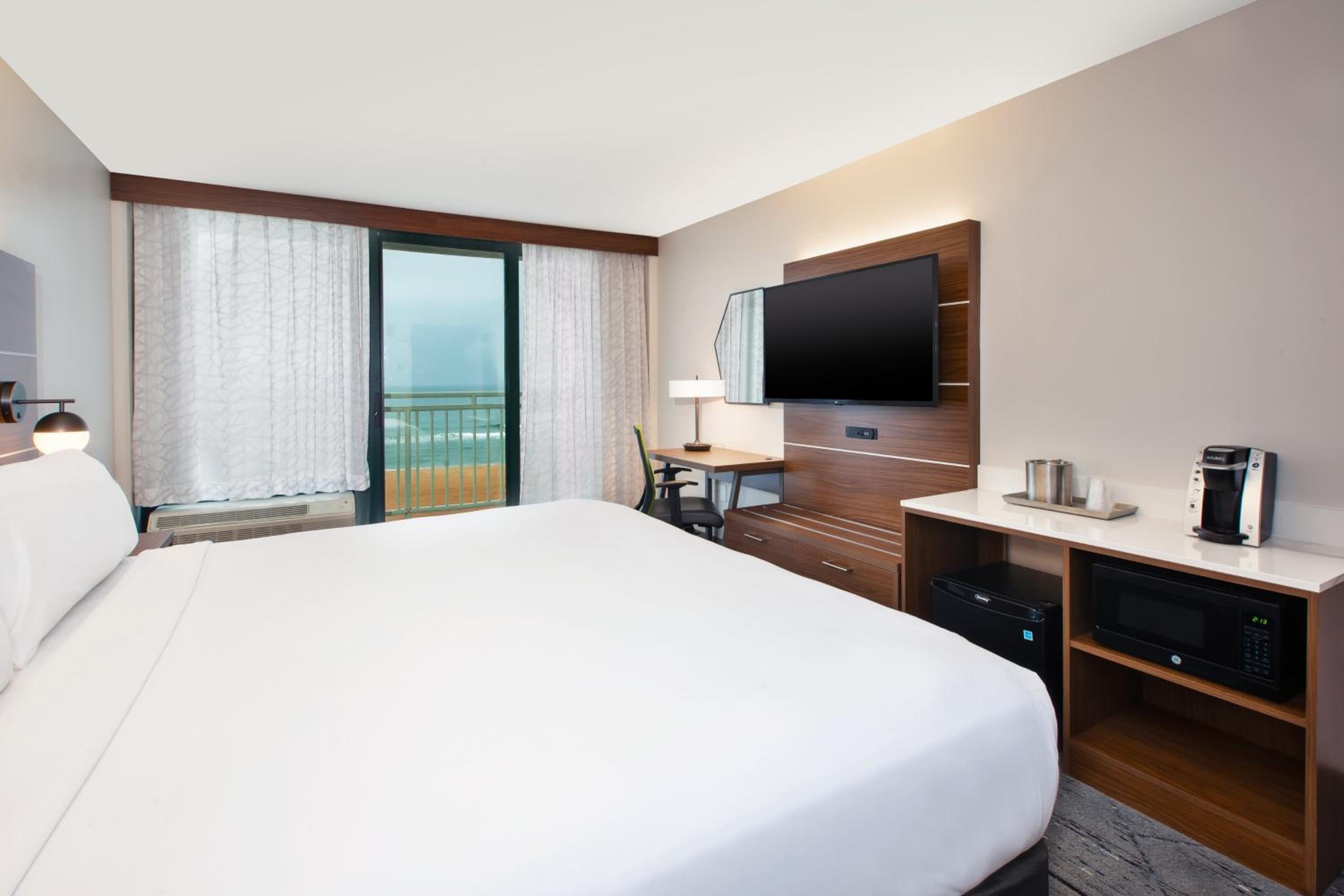 King Room - Mobility Access/Hearing Accessible - Photo 3
