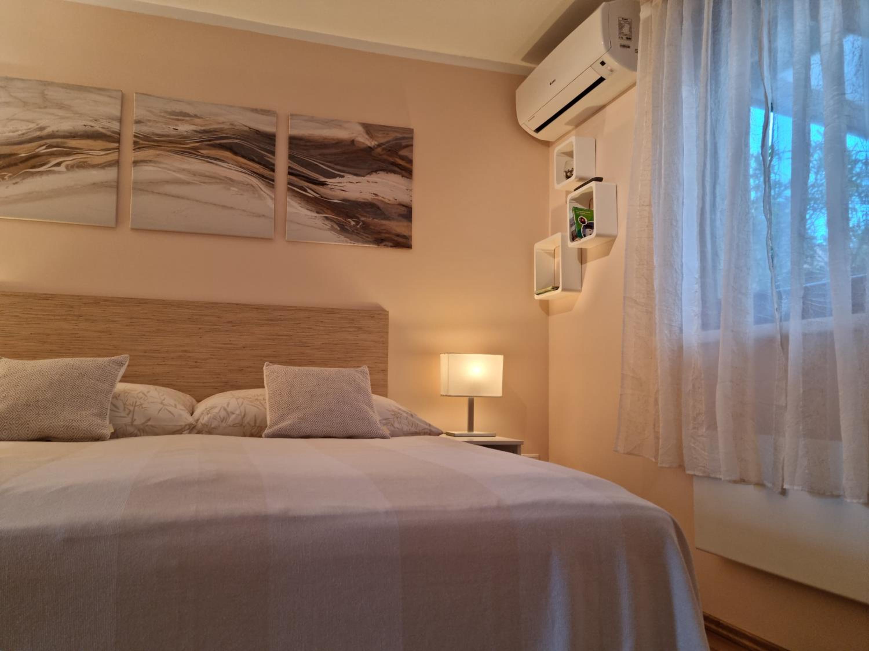 One-Bedroom House photo 1