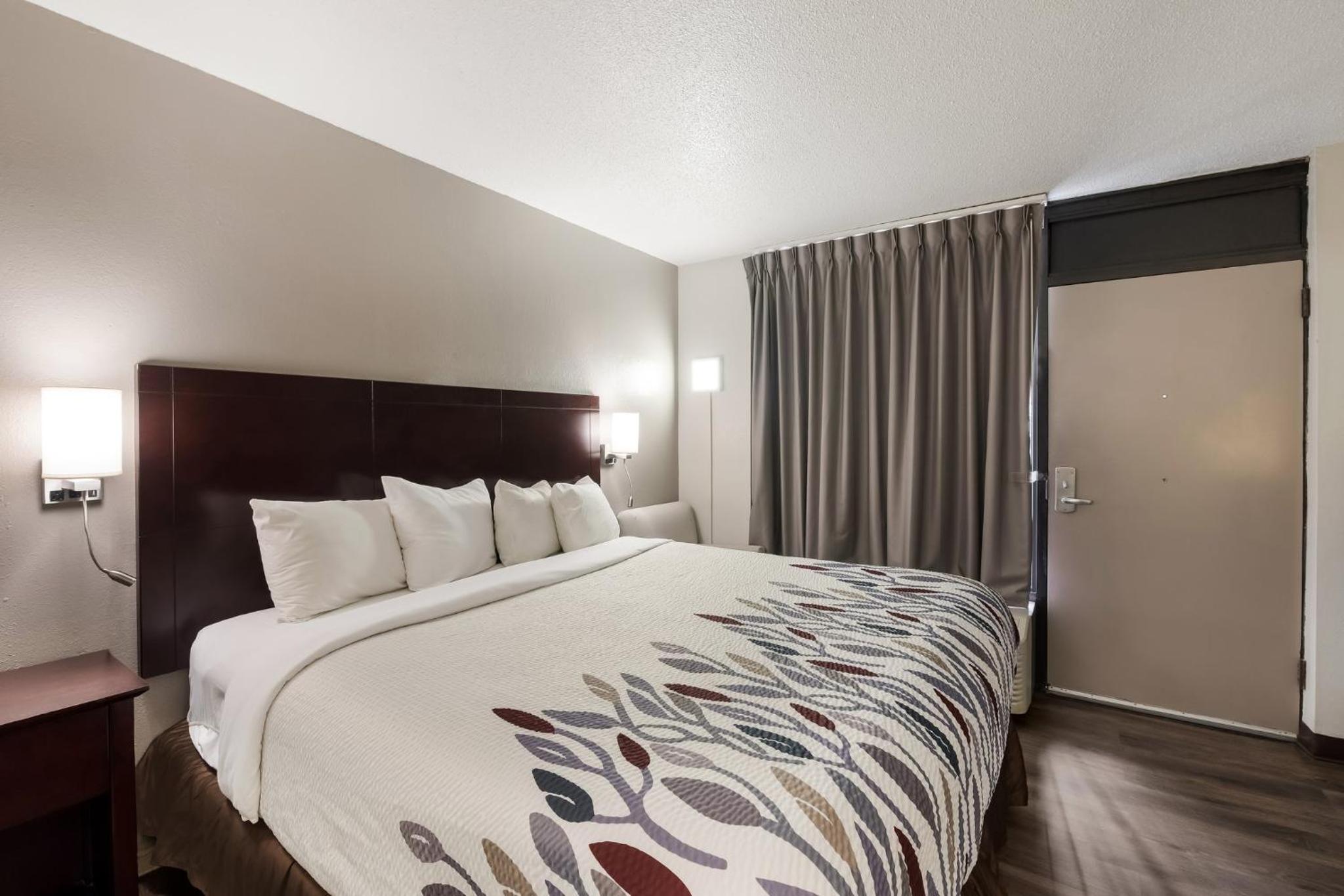 Deluxe King Room Non-Smoking - Photo 5