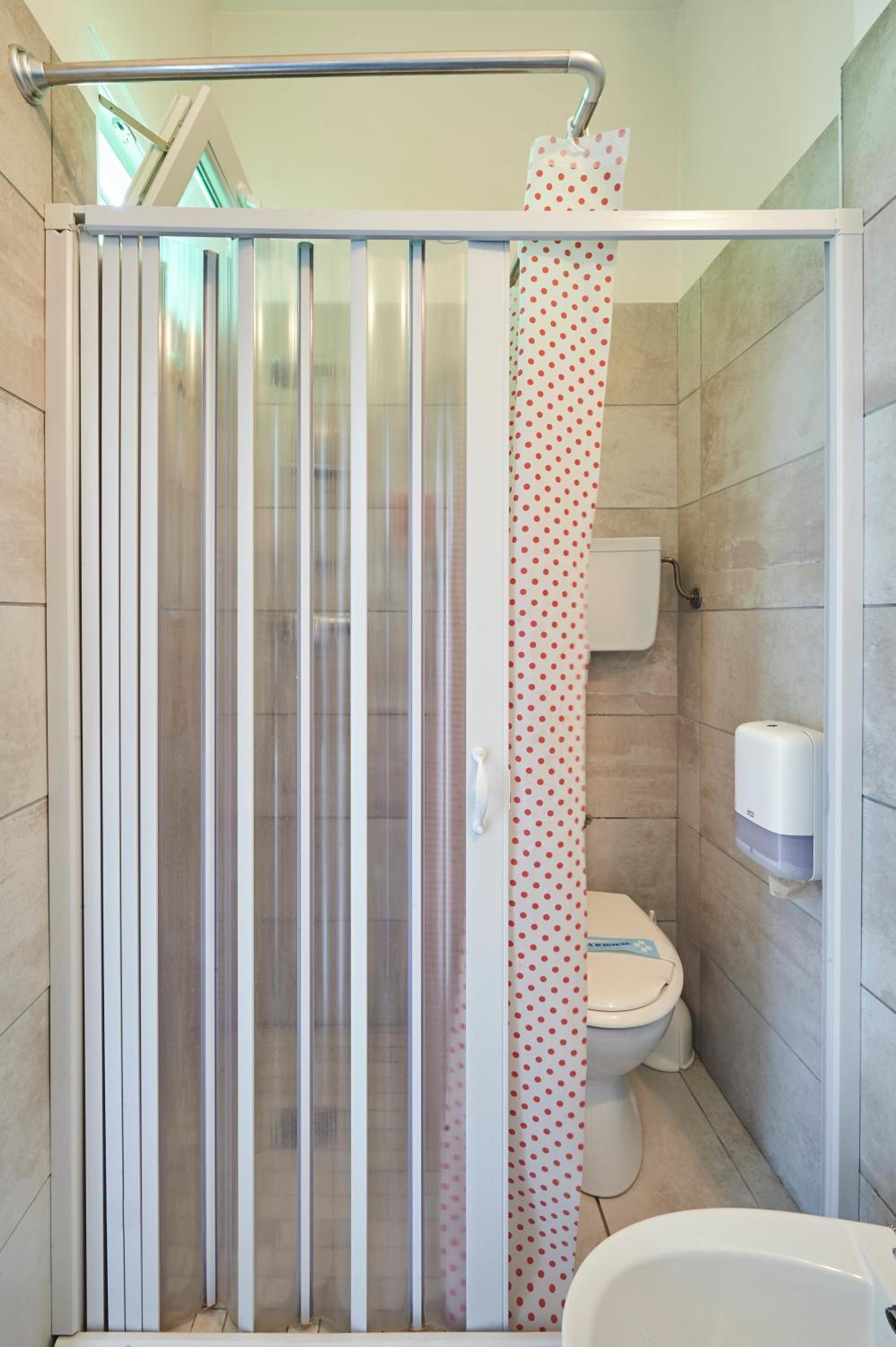 Double or Twin Room with Balcony - Photo 13