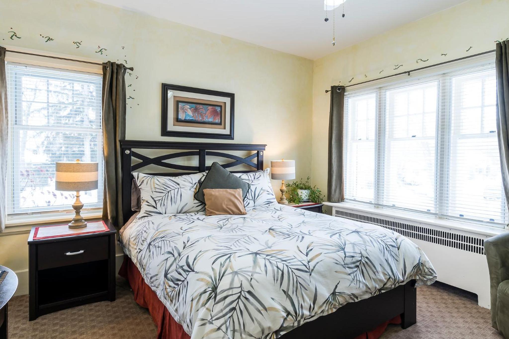 Suite with External Private Bathroom