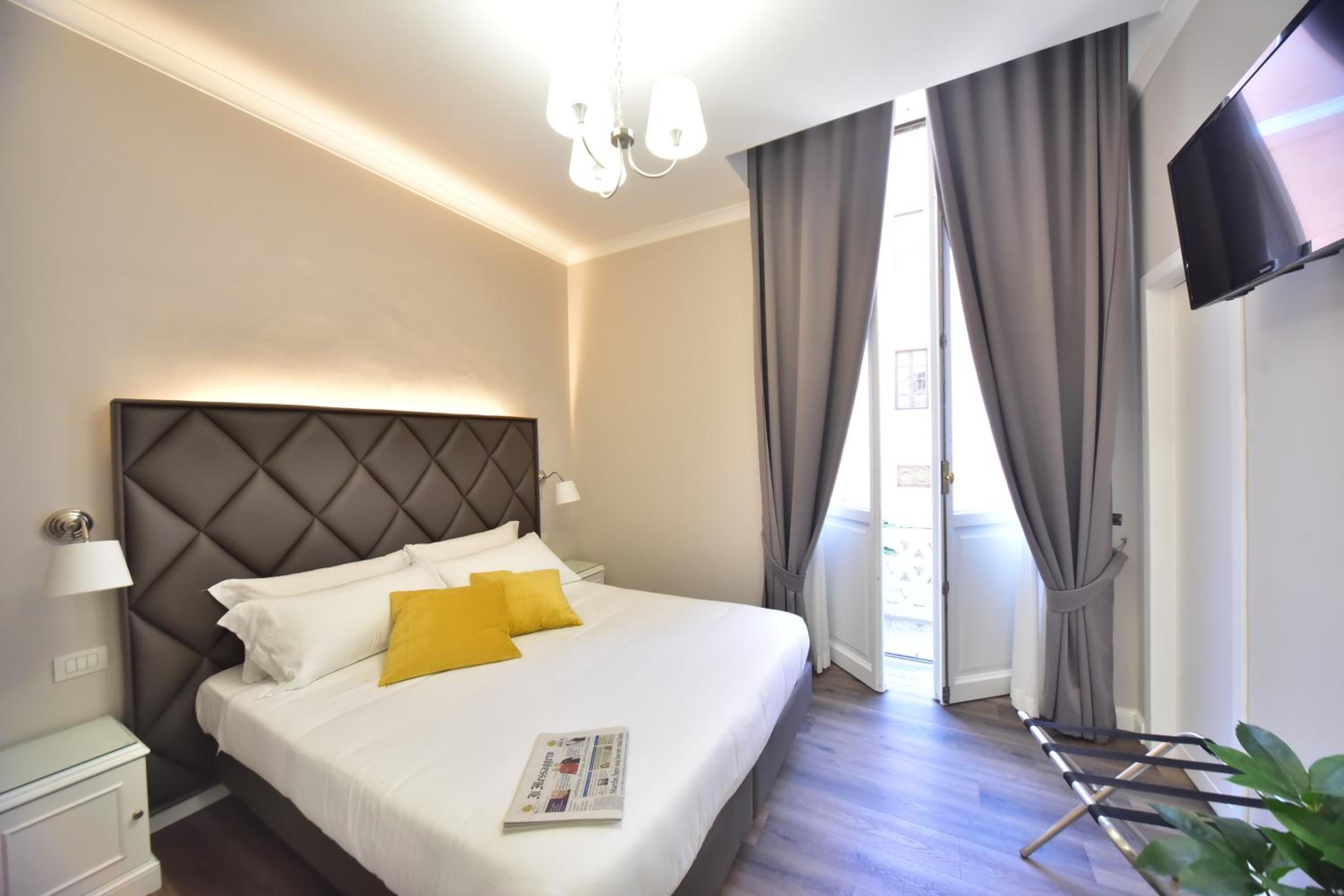 Deluxe Double Room with Balcony photo 1