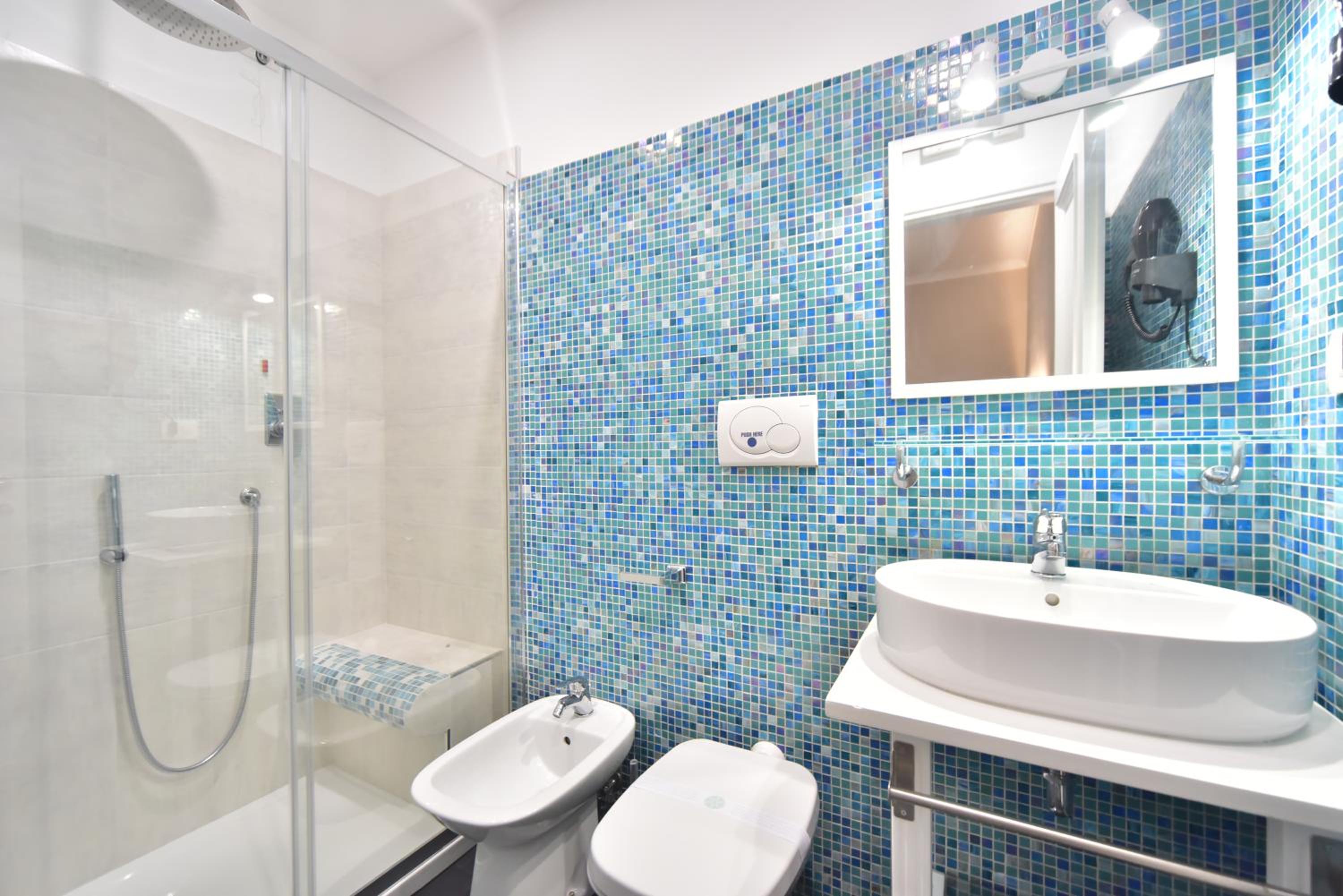 Deluxe Double Room with Balcony photo 2