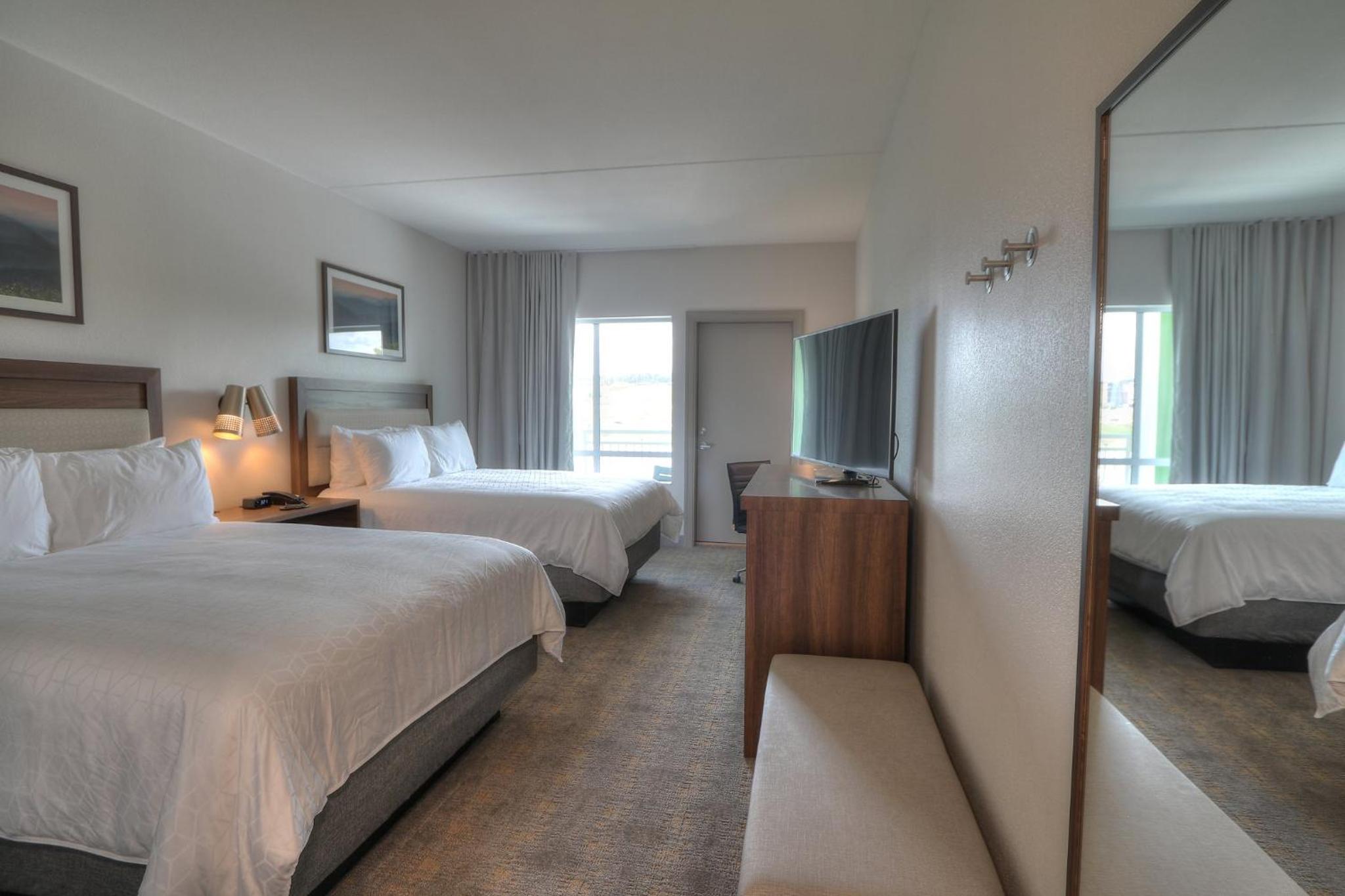Queen Room with Two Queen Beds River Balcony and High Floor - Non-Smoking - Photo 6