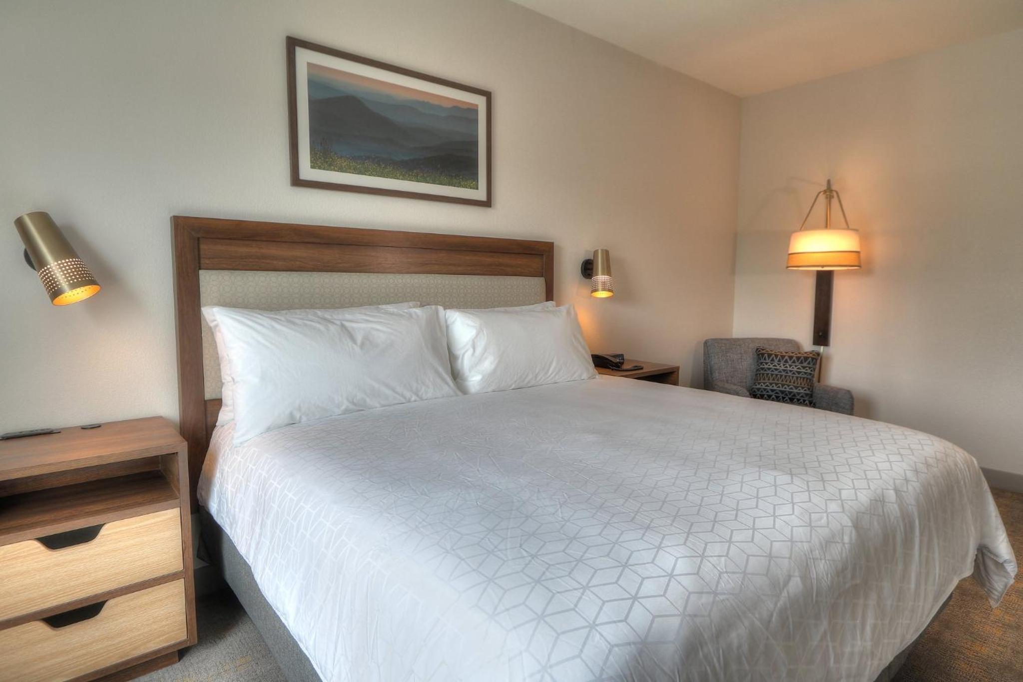 Standard King Room - Photo 5