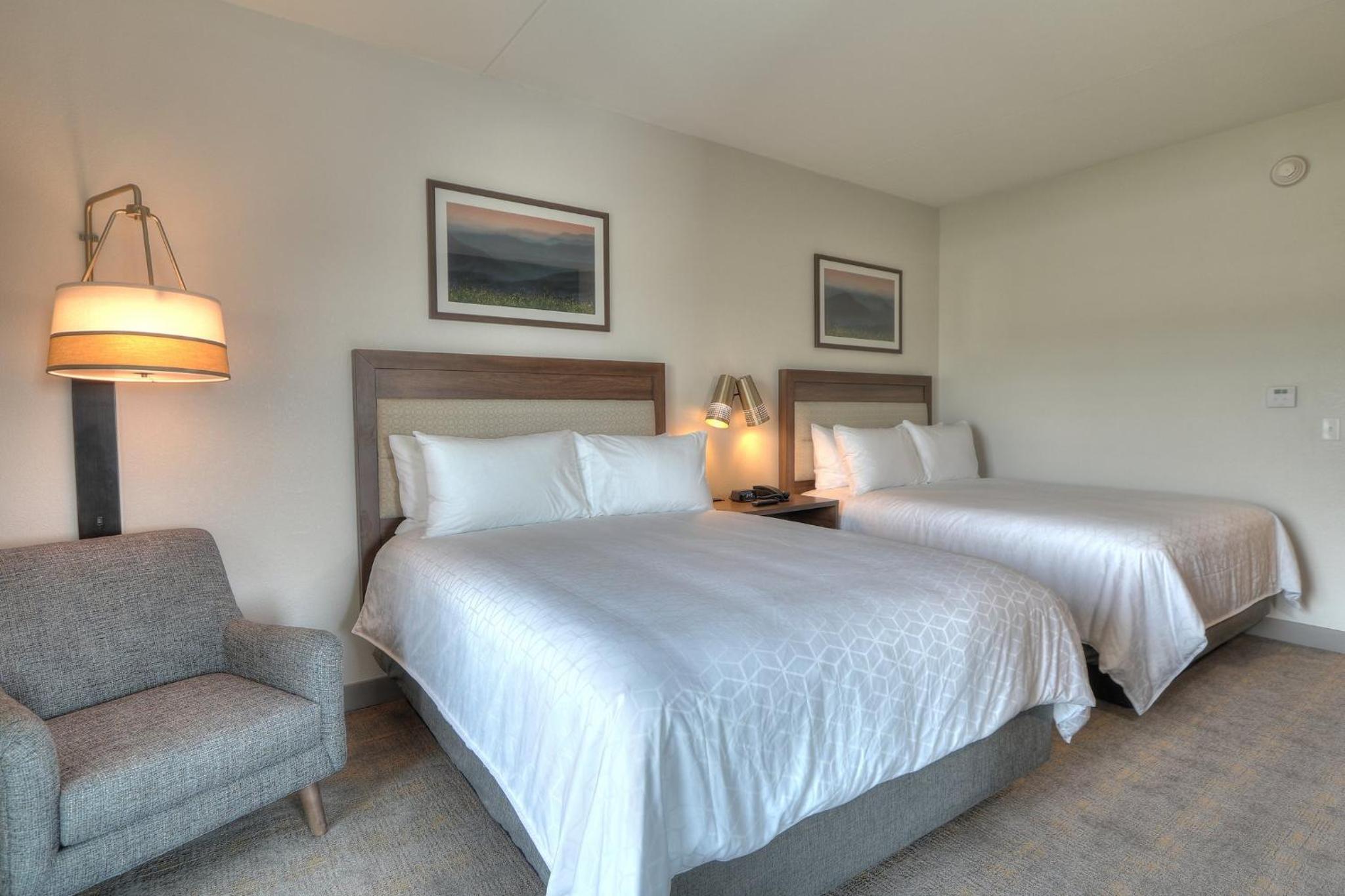 One-Bedroom Suite with Two Queen Beds and Sofa Bed - River View - Photo 4